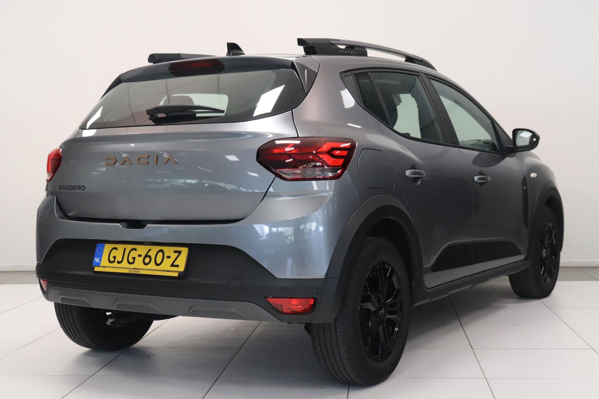 Dacia SanderoStepway met kenteken GJG-60-Z – achteraanzicht