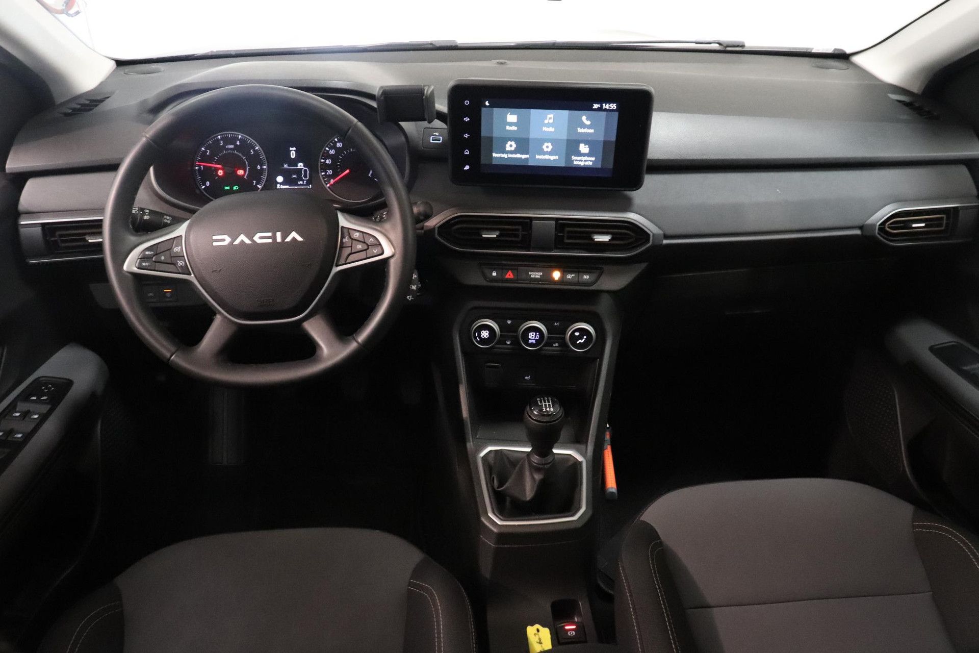 Dacia SanderoStepway met kenteken GJG-60-Z – interieur