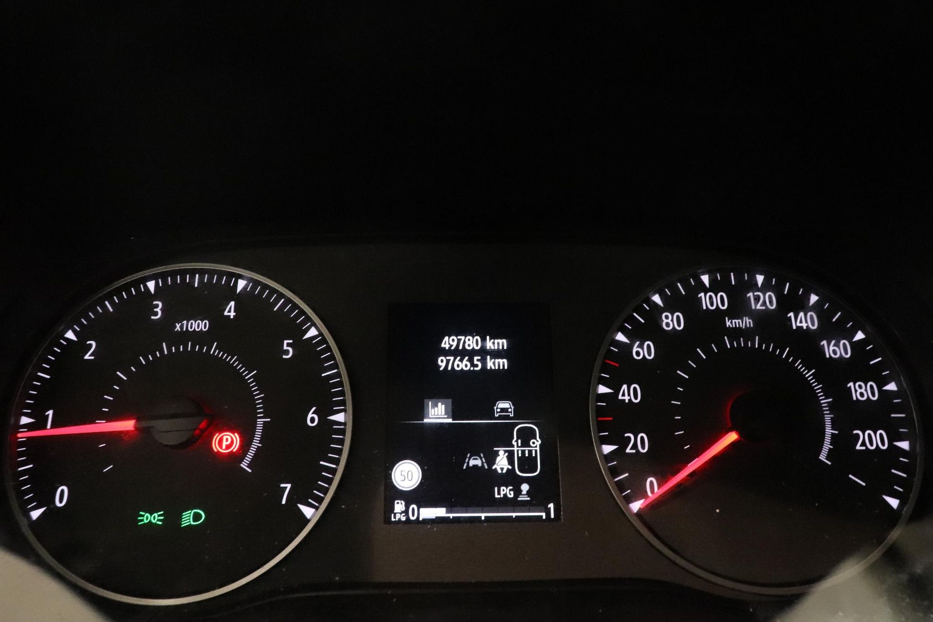 Dacia SanderoStepway met kenteken GJG-60-Z – dashboard
