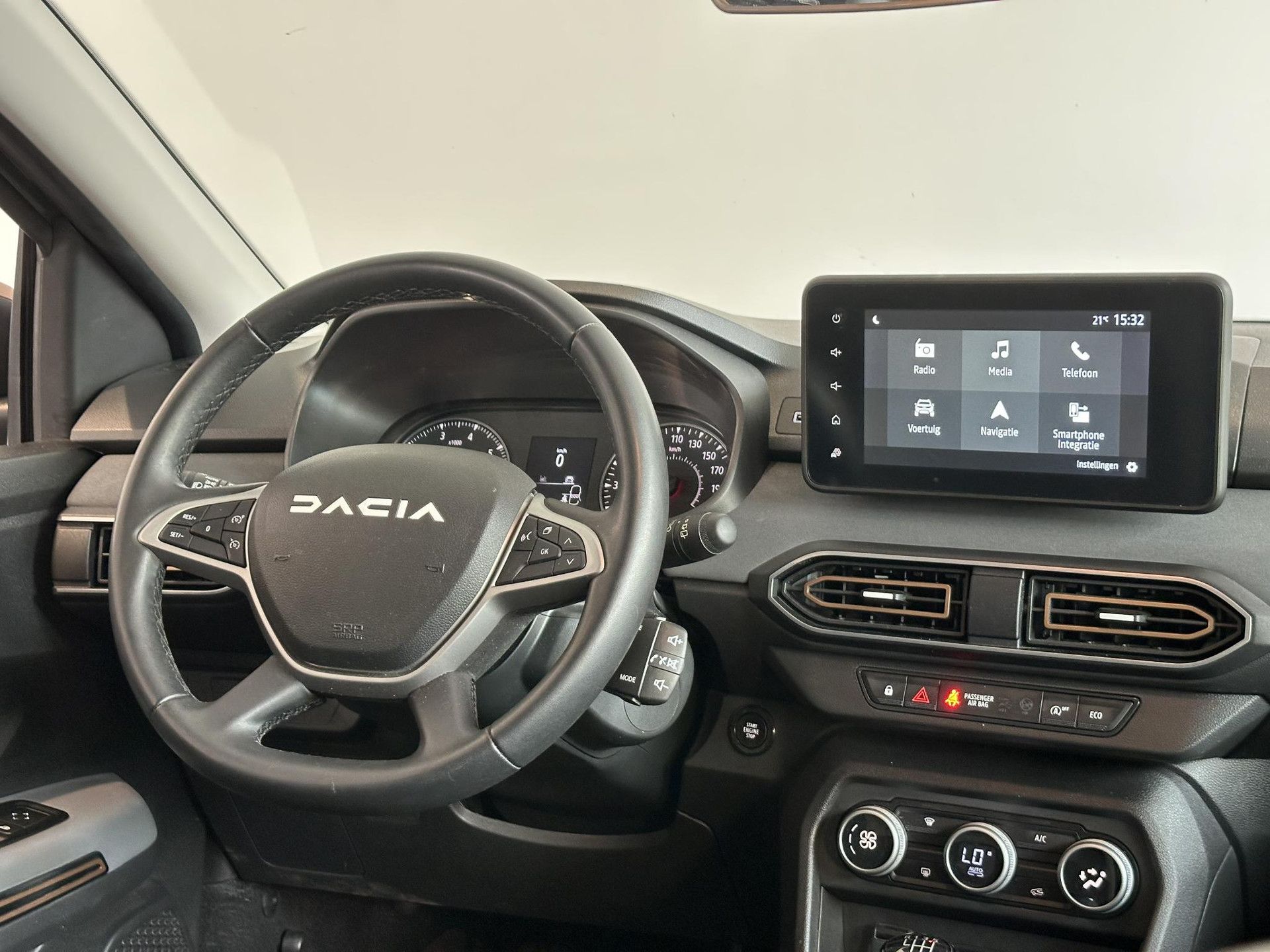 Dacia SanderoStepway met kenteken HRJ-25-S – interieur