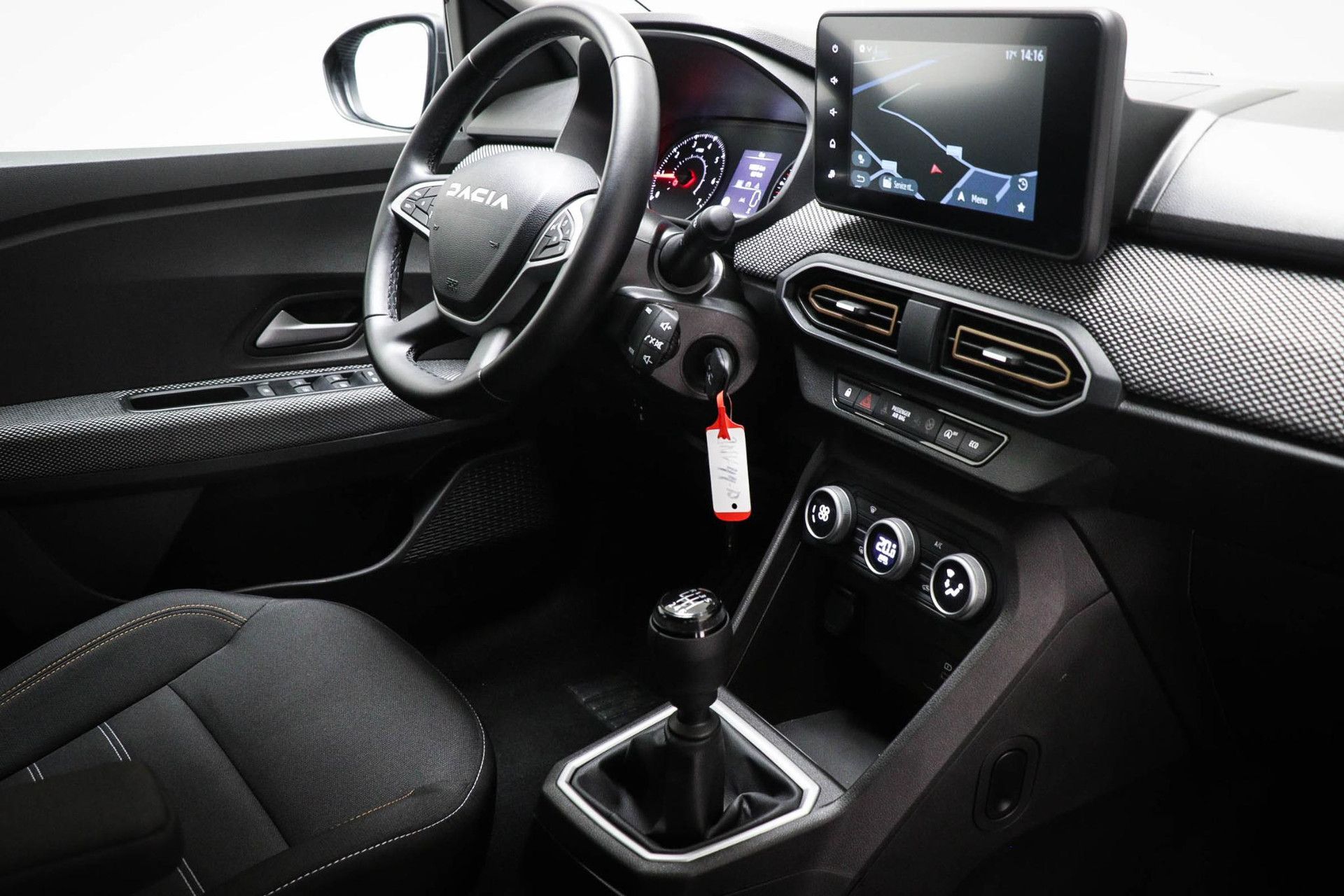 Dacia SanderoStepway met kenteken JNV-44-D – interieur