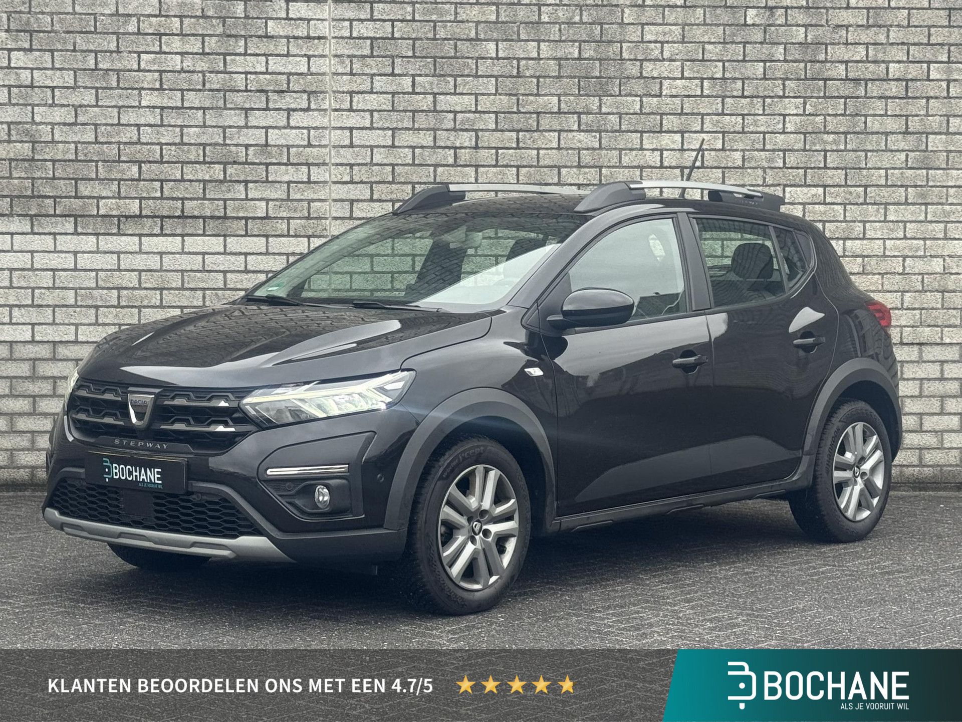 Dacia SanderoStepway met kenteken KBZ-13-F – vooraanzicht