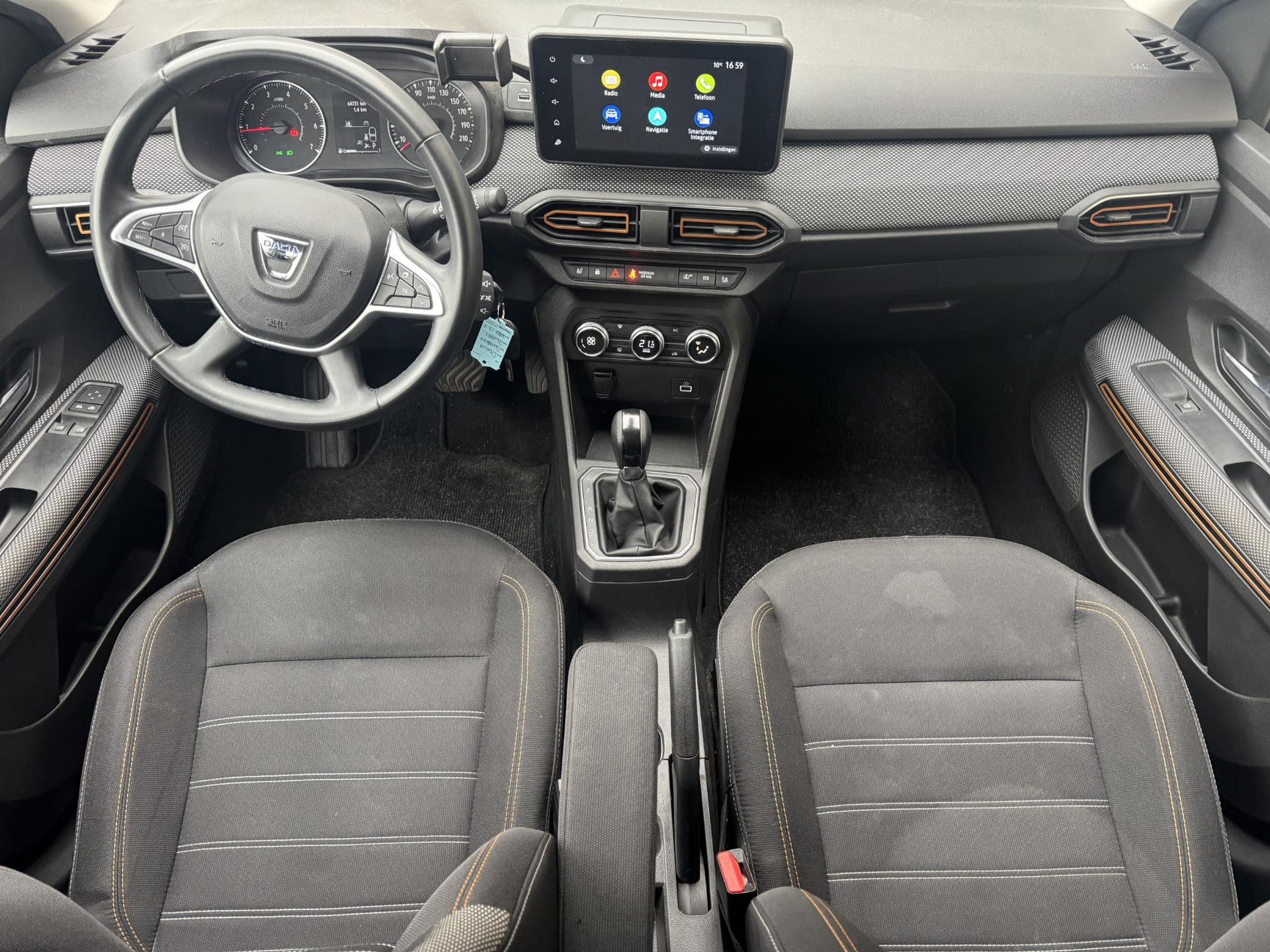 Dacia SanderoStepway met kenteken KBZ-13-F – interieur
