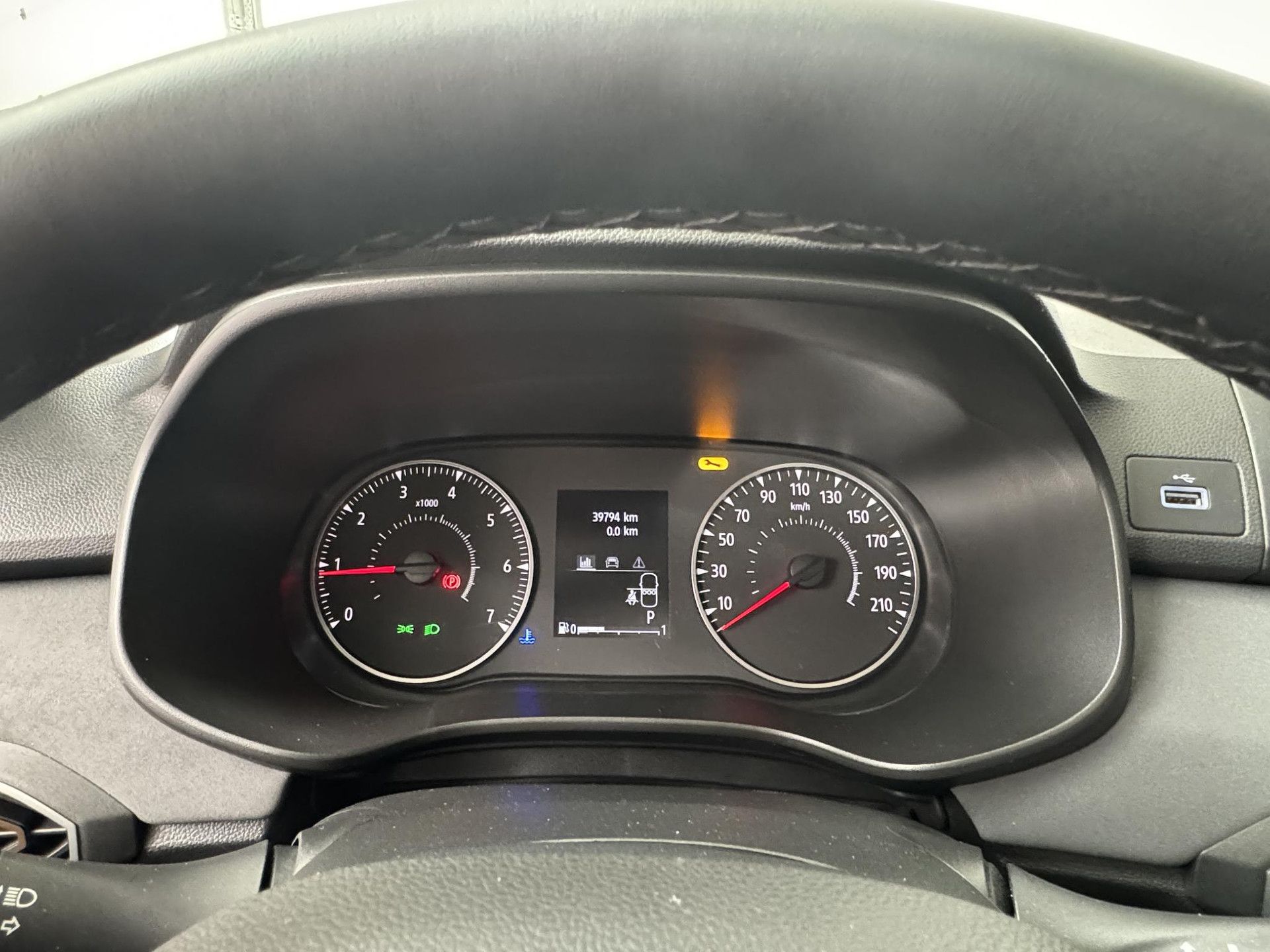 Dacia SanderoStepway met kenteken KHJ-08-Z – dashboard