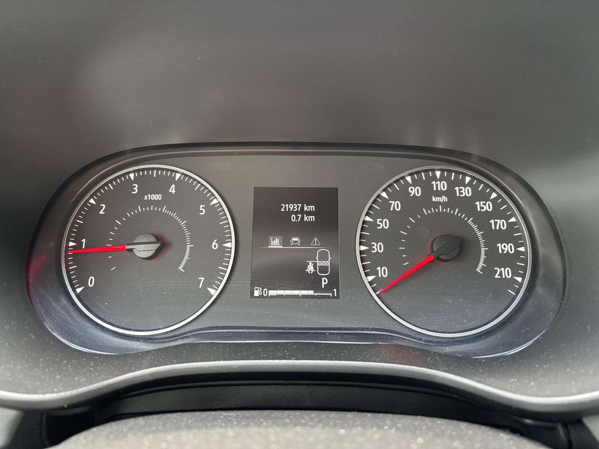 Dacia SanderoStepway met kenteken KJX-14-L – dashboard