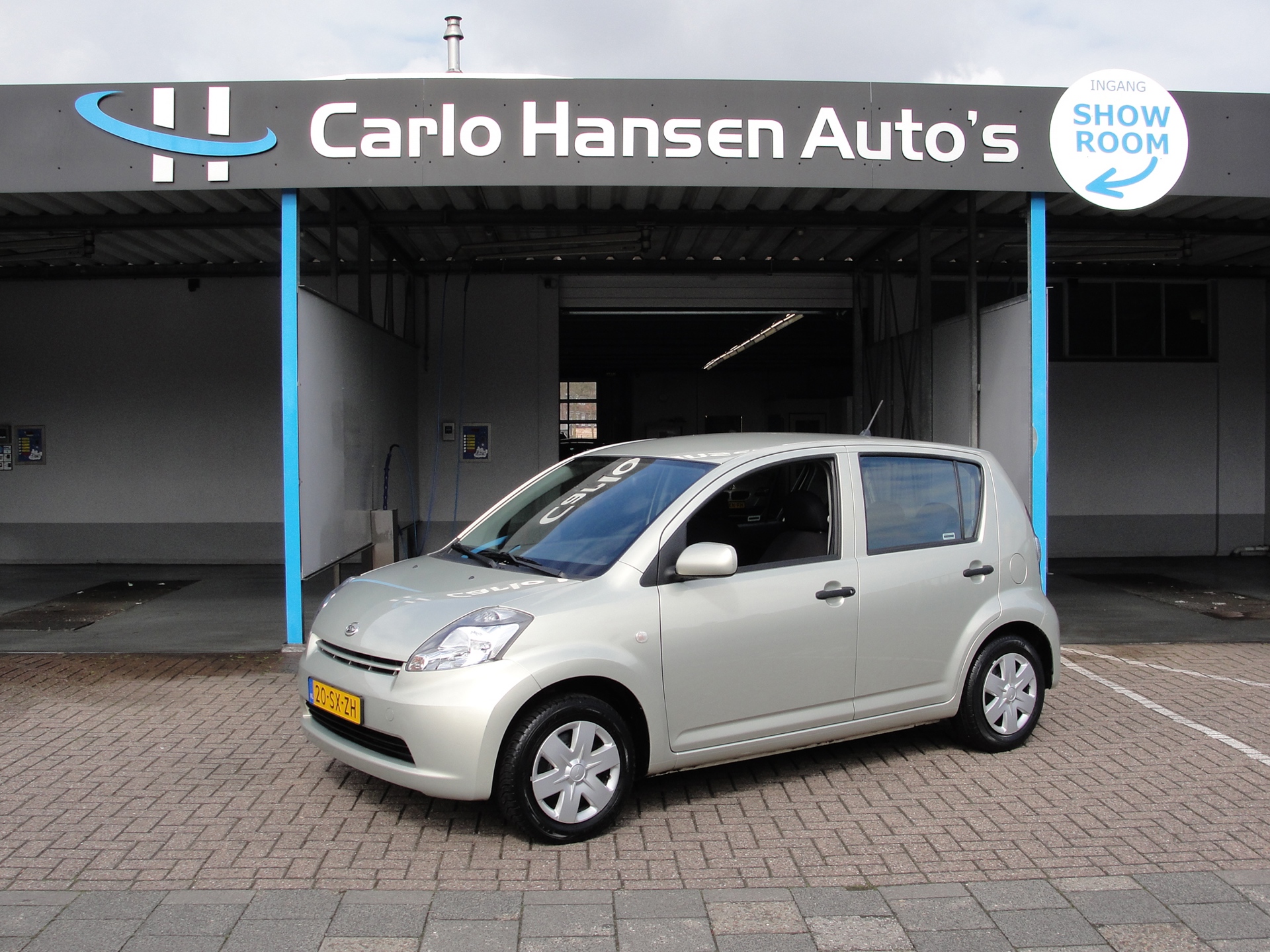 Daihatsu Sirion 2 met kenteken 20-SX-ZH – vooraanzicht