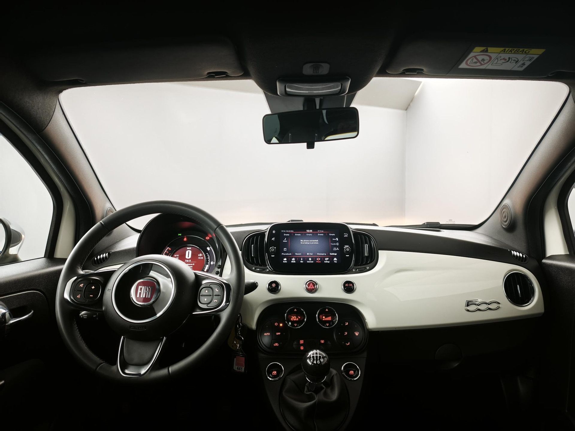 Fiat 500 met kenteken KHL-10-V – interieur