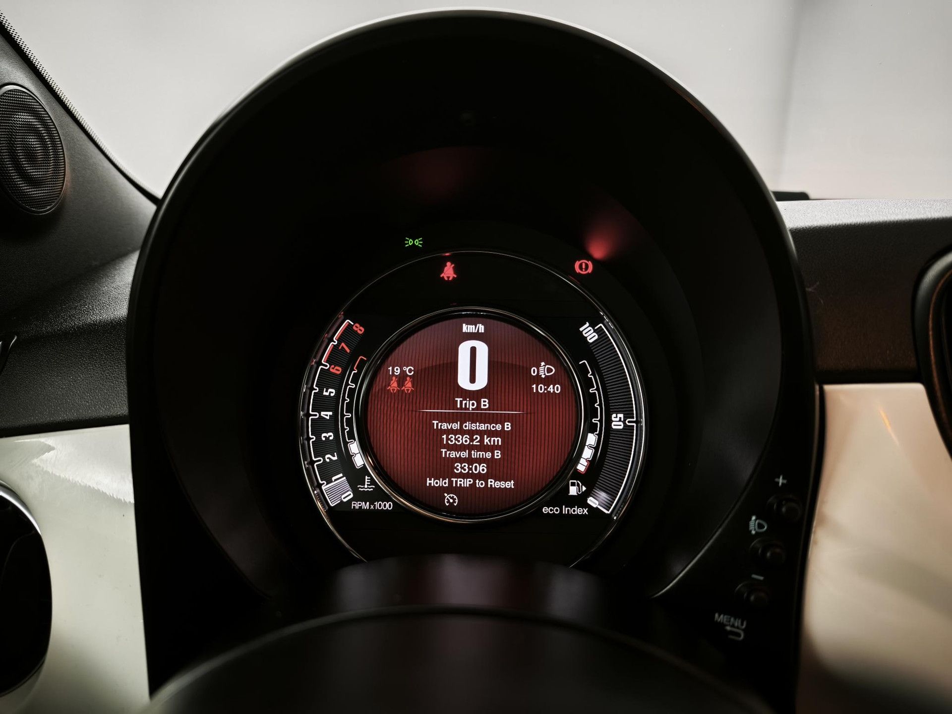 Fiat 500 met kenteken KHL-10-V – dashboard