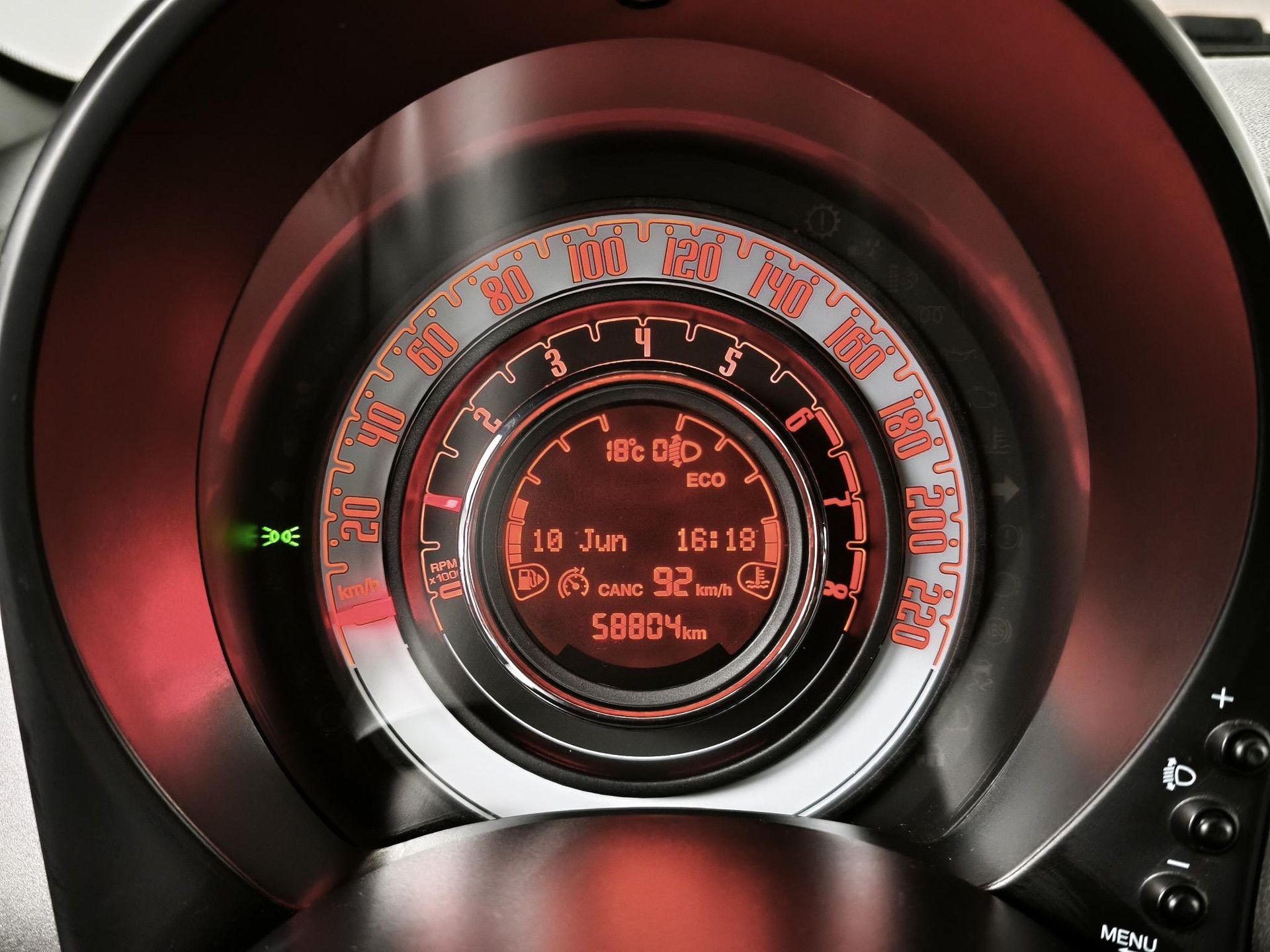 Fiat 500C met kenteken H-372-TF – dashboard