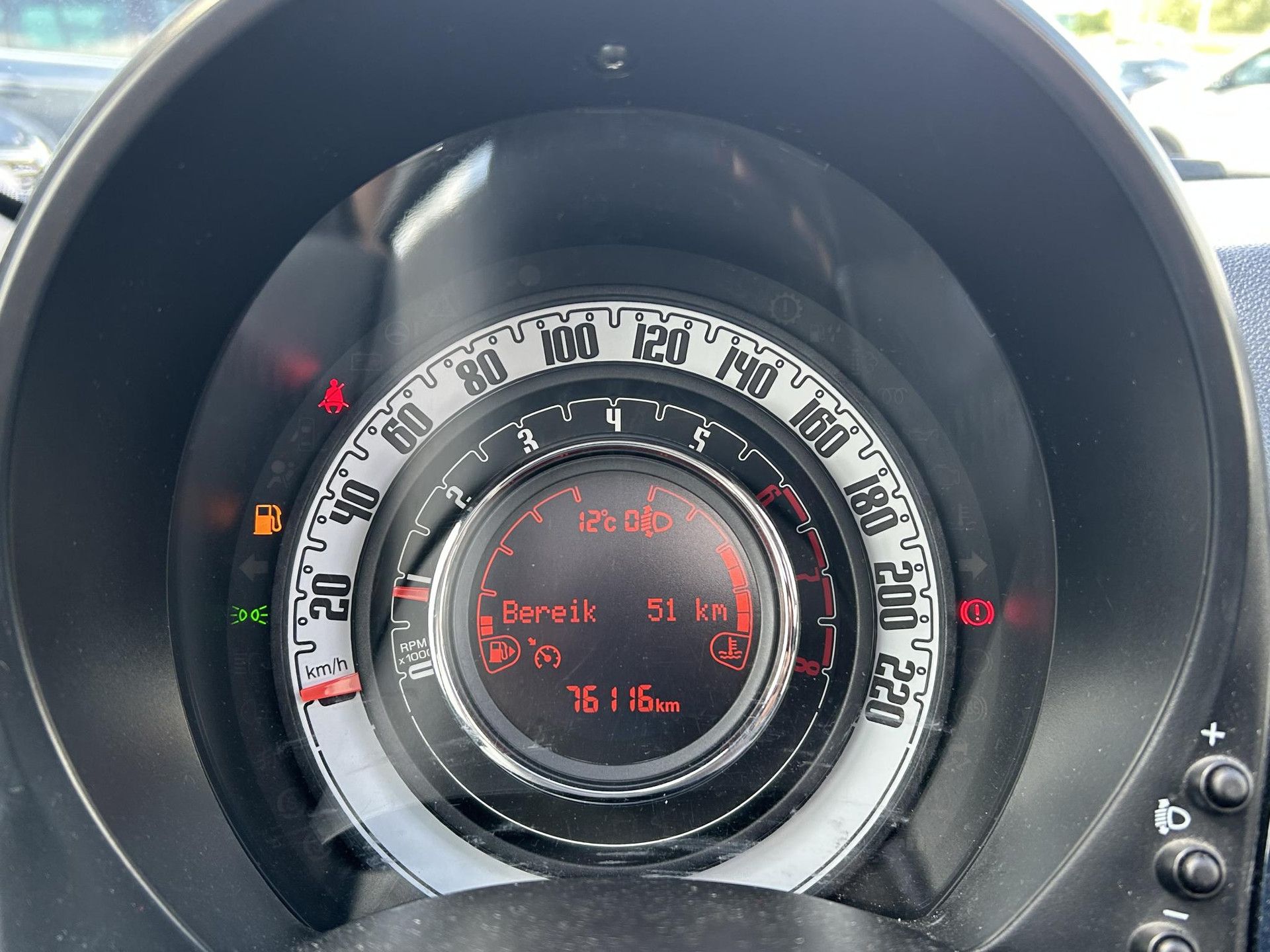 Fiat 500C met kenteken L-775-SF – dashboard