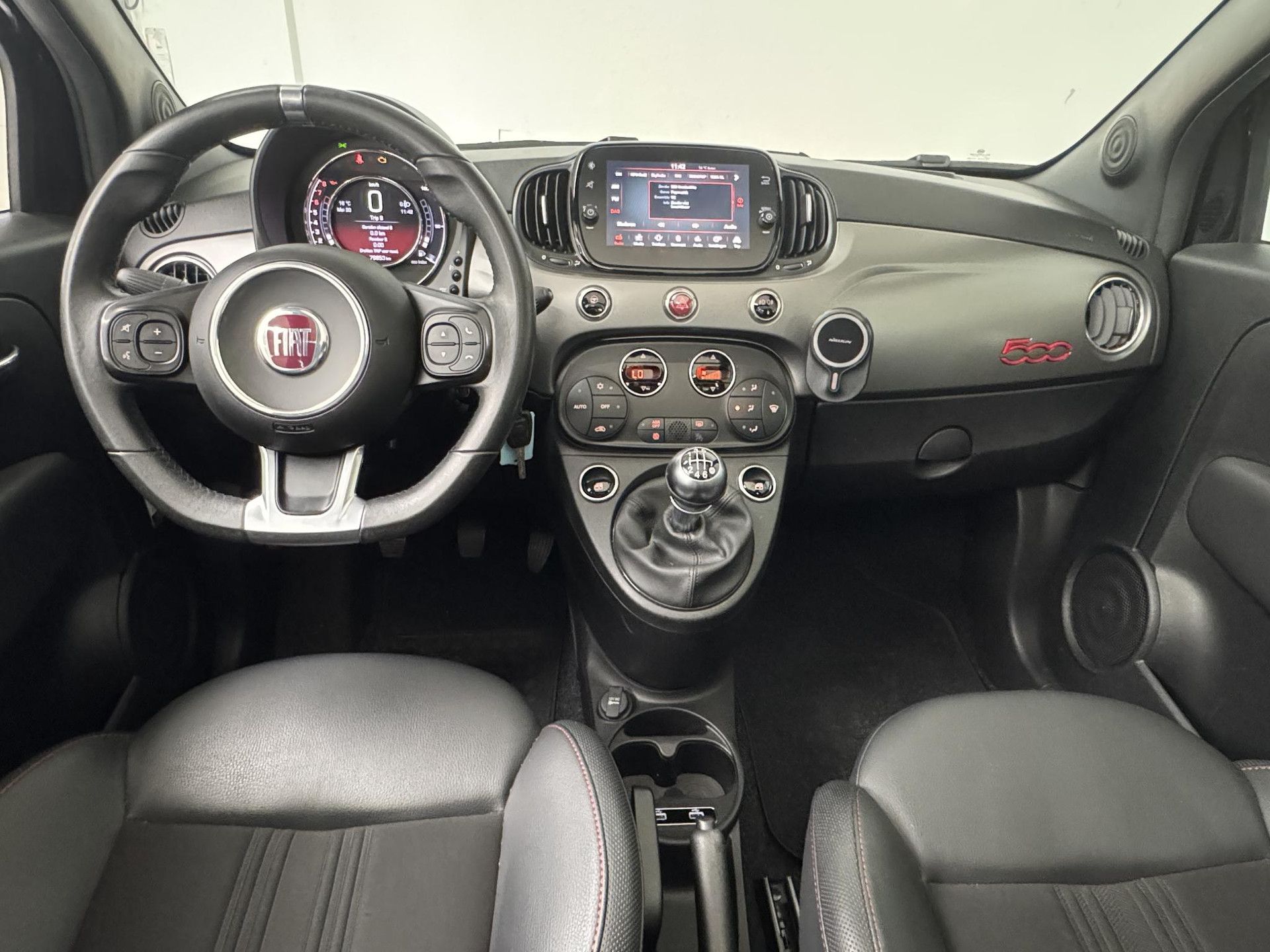 Fiat 500C met kenteken P-459-NN – interieur