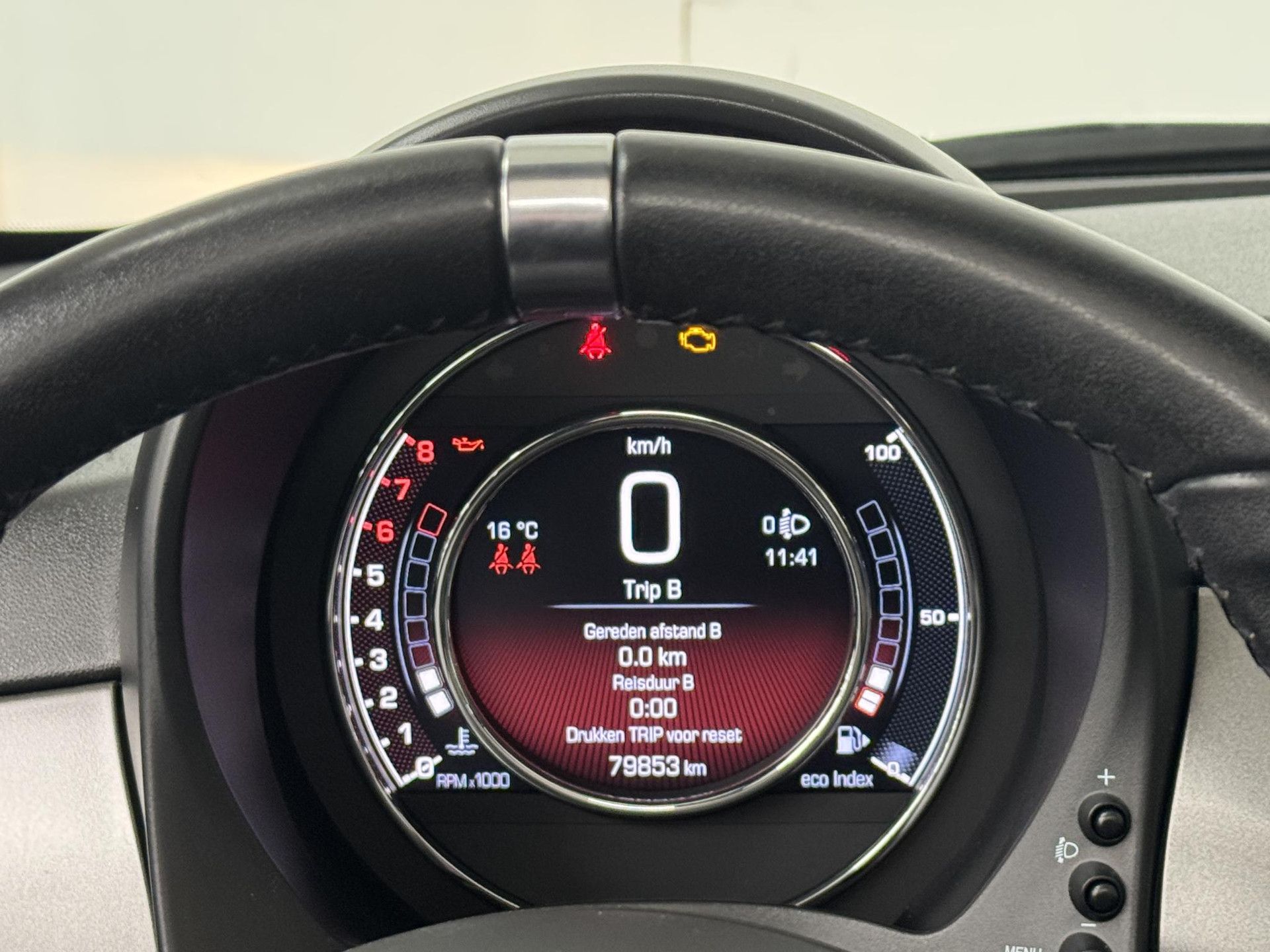 Fiat 500C met kenteken P-459-NN – dashboard