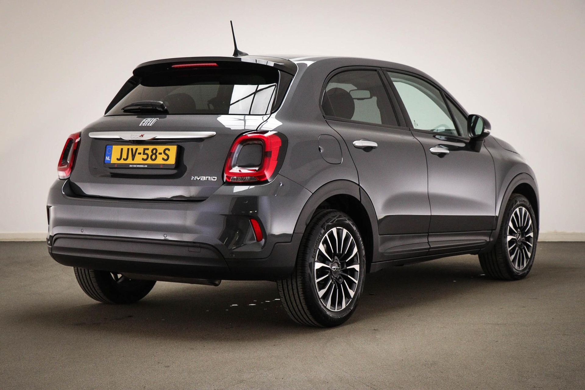 Fiat 500X met kenteken JJV-58-S – achteraanzicht
