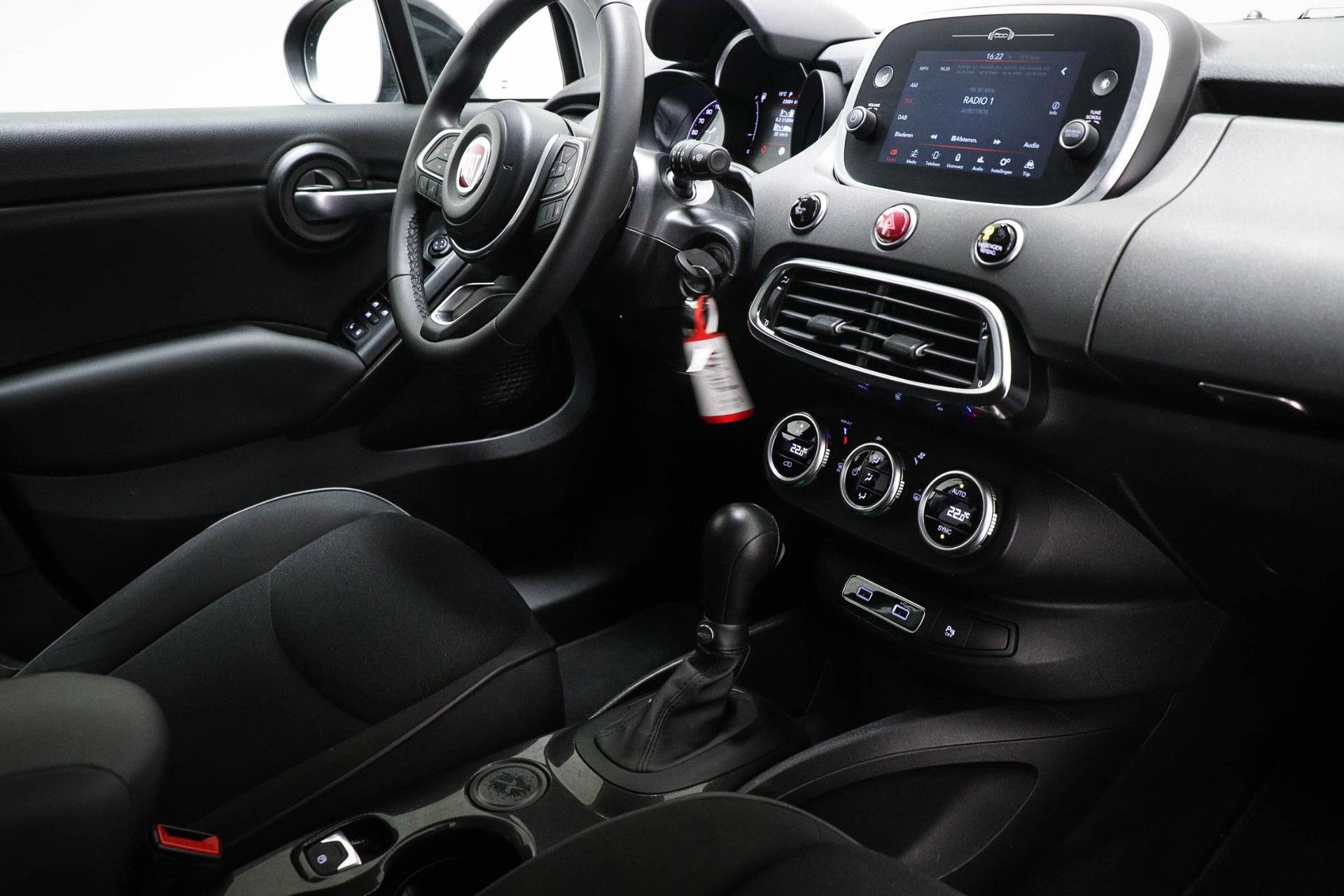 Fiat 500X met kenteken JJV-58-S – interieur