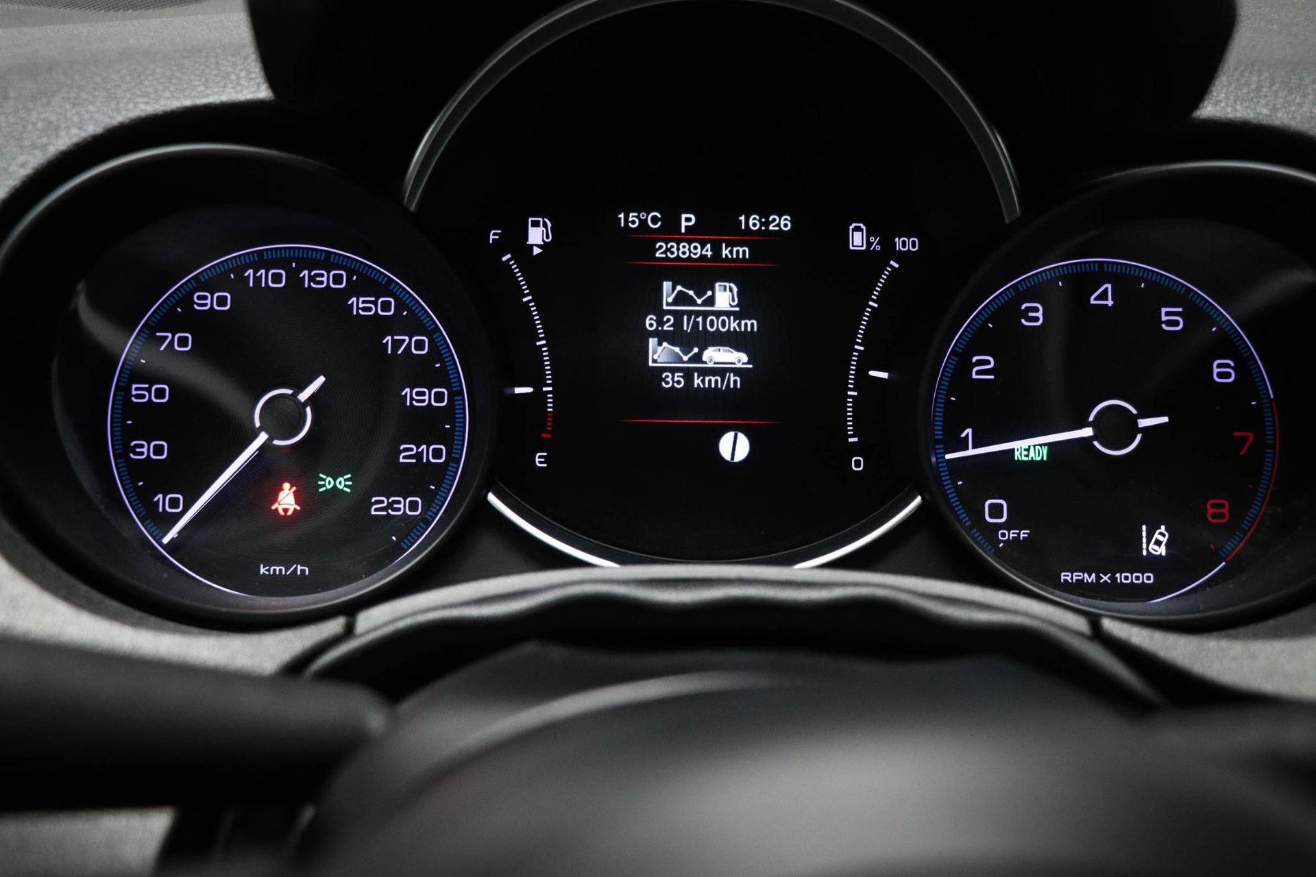 Fiat 500X met kenteken JJV-58-S – dashboard