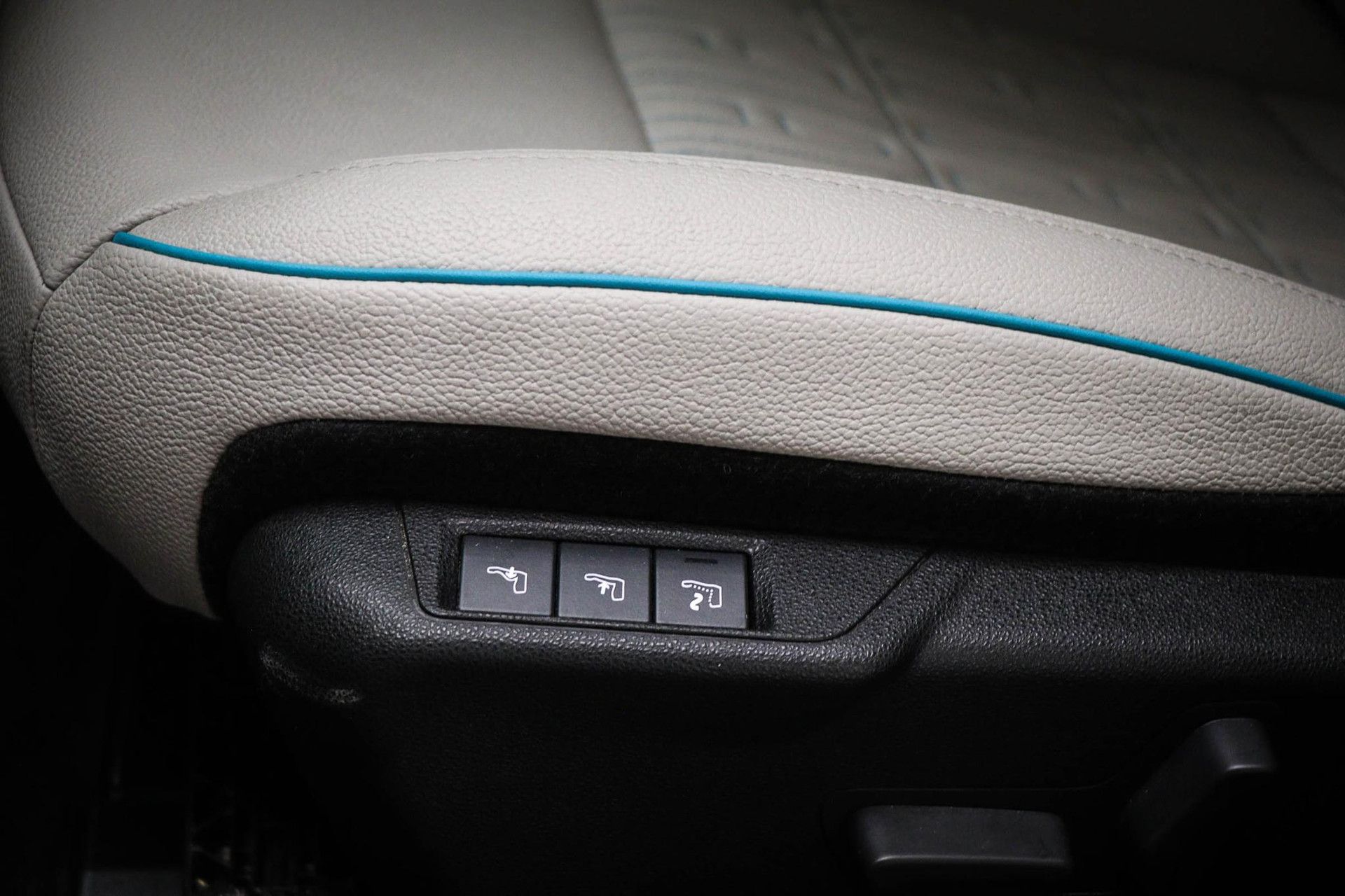 Fiat 600 met kenteken JPS-28-V – detailfoto