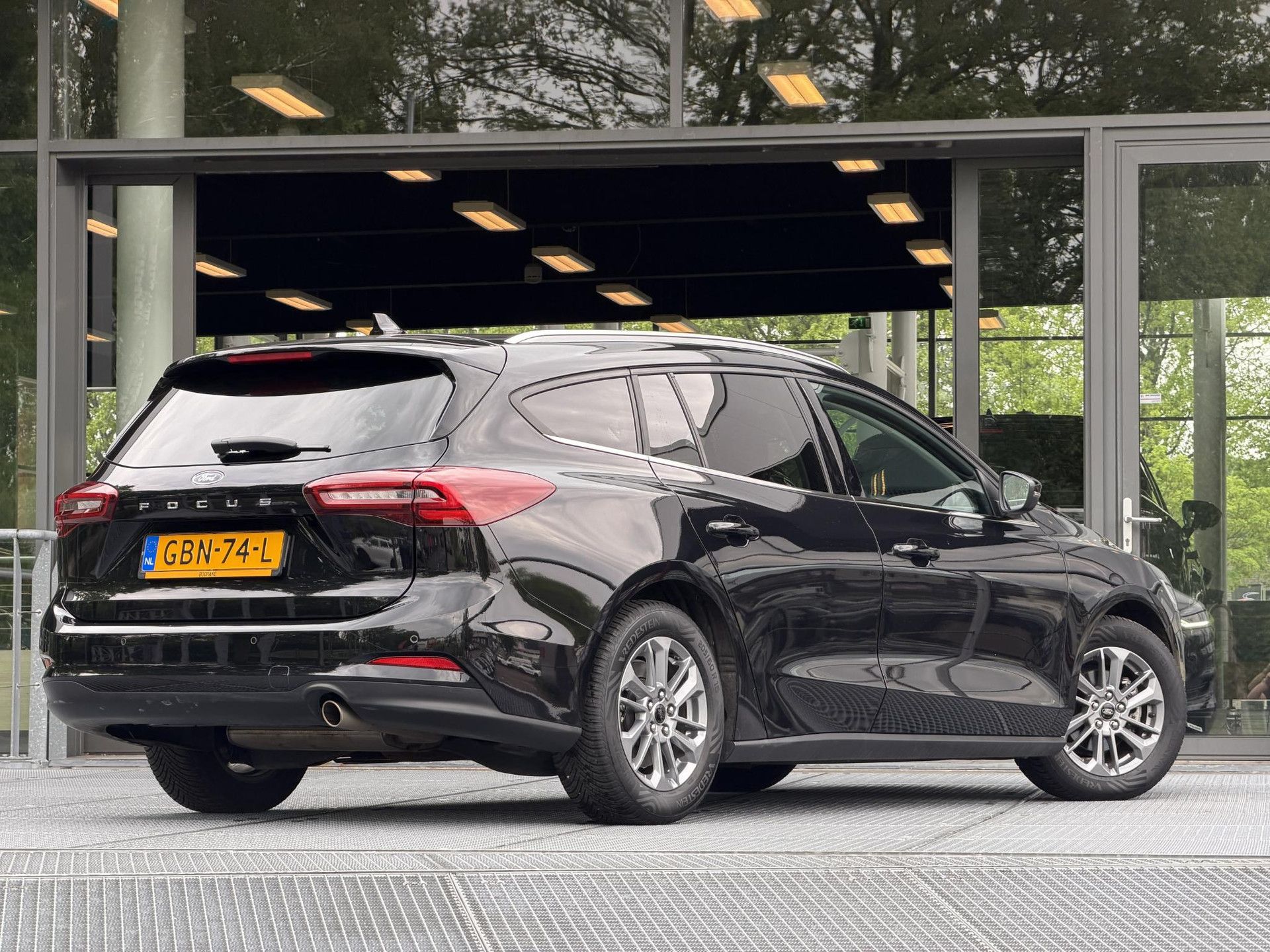Ford Focus met kenteken GBN-74-L – achteraanzicht