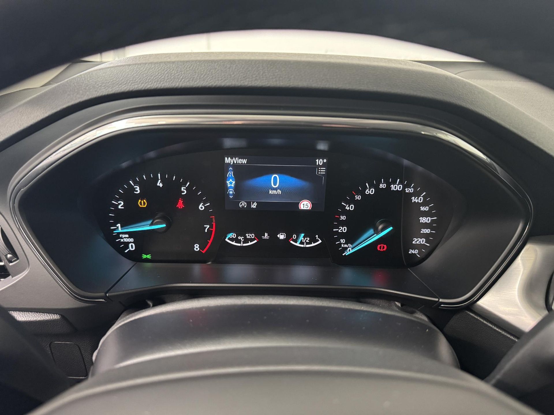 Ford Focus met kenteken GJJ-88-V – dashboard