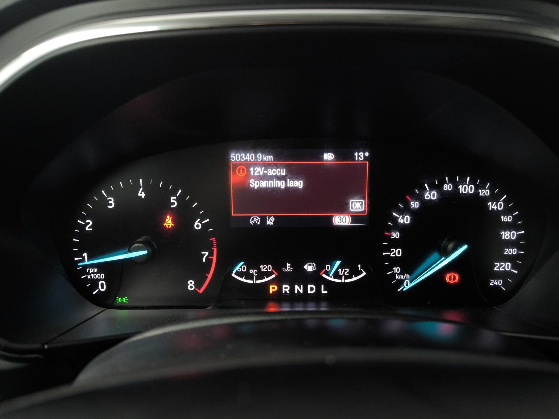 Ford Focus met kenteken JHB-85-N – dashboard