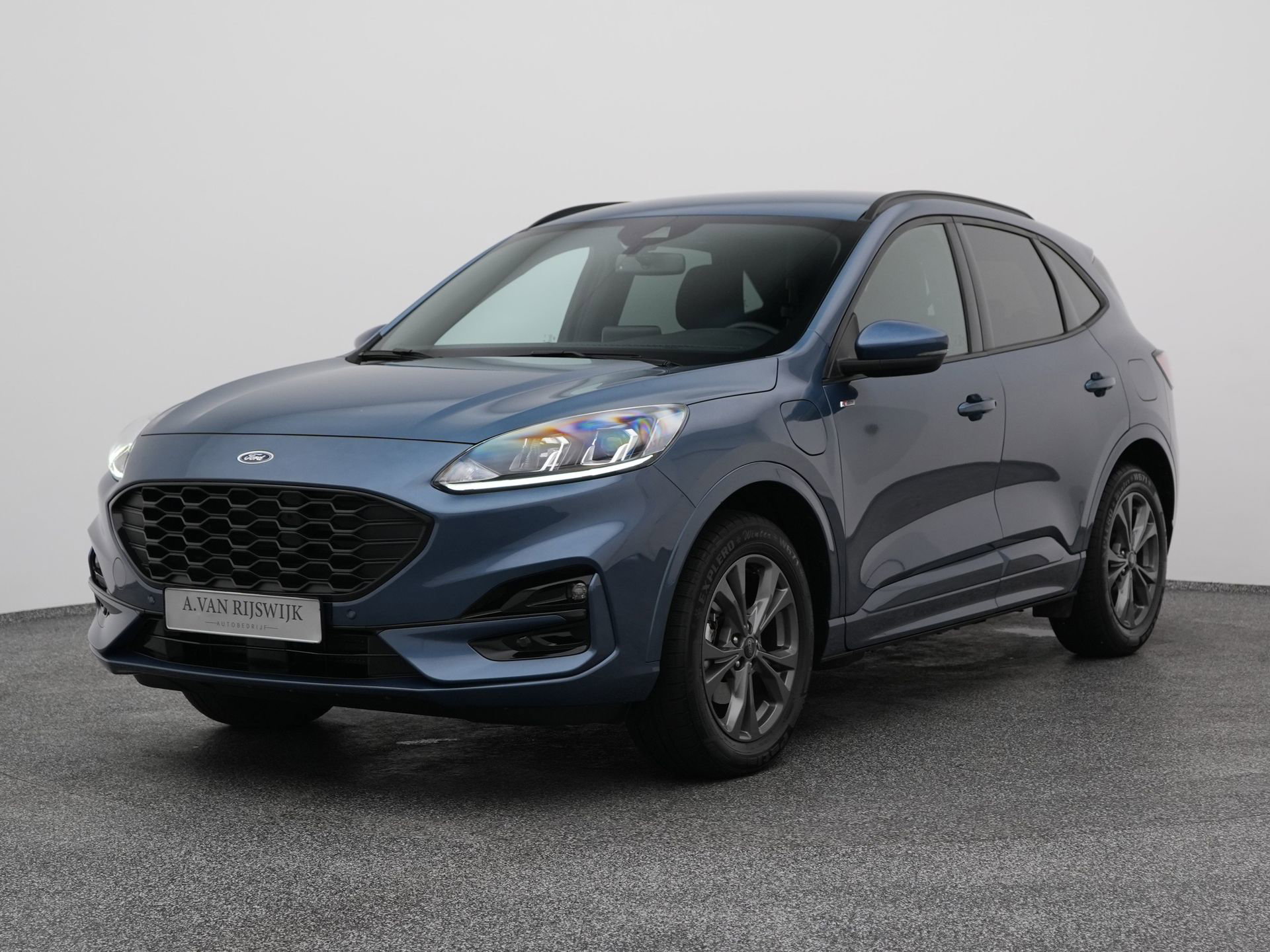 Ford Kuga met kenteken KFZ-87-X – vooraanzicht