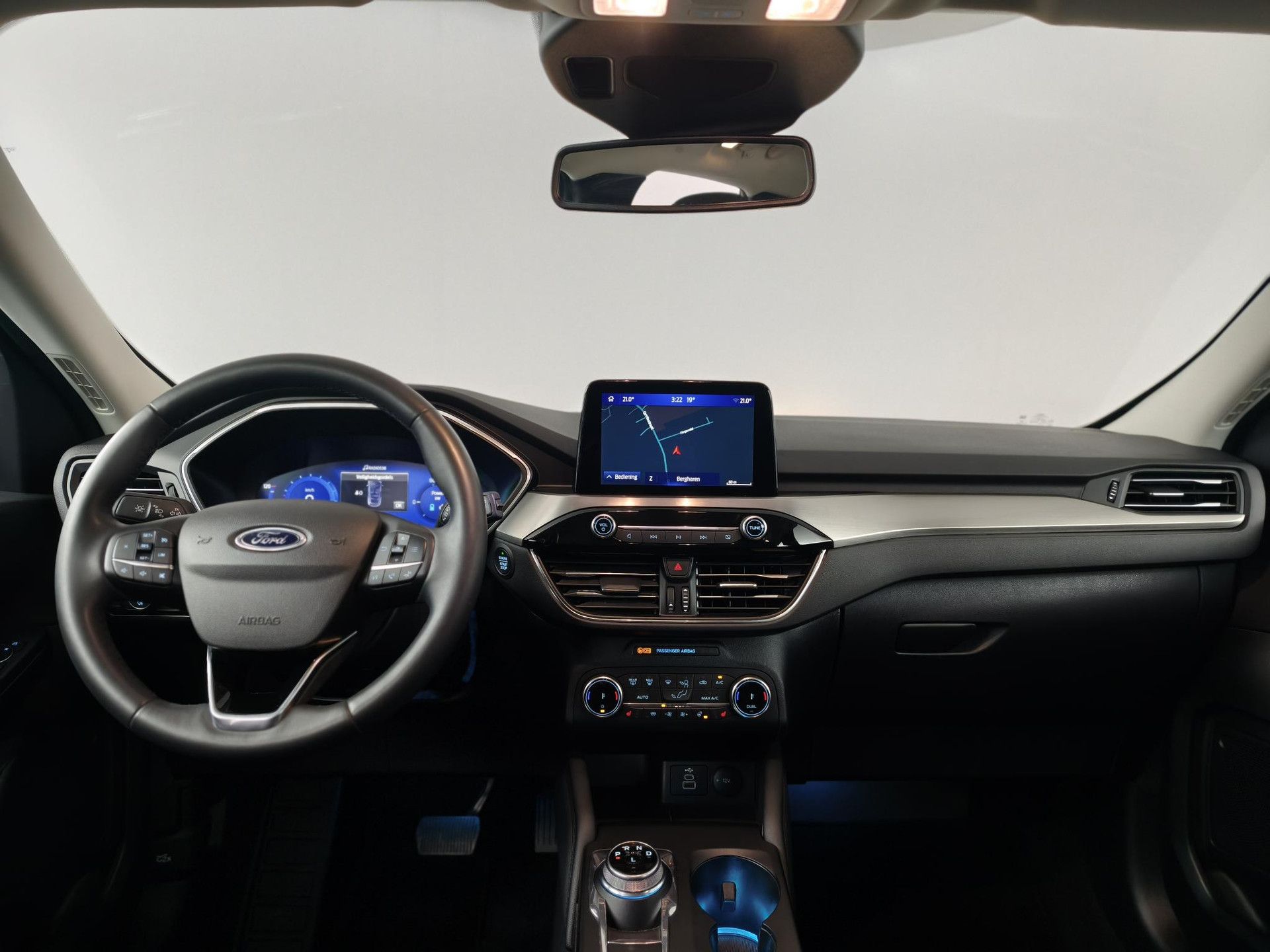 Ford Kuga met kenteken Z-949-FK – interieur