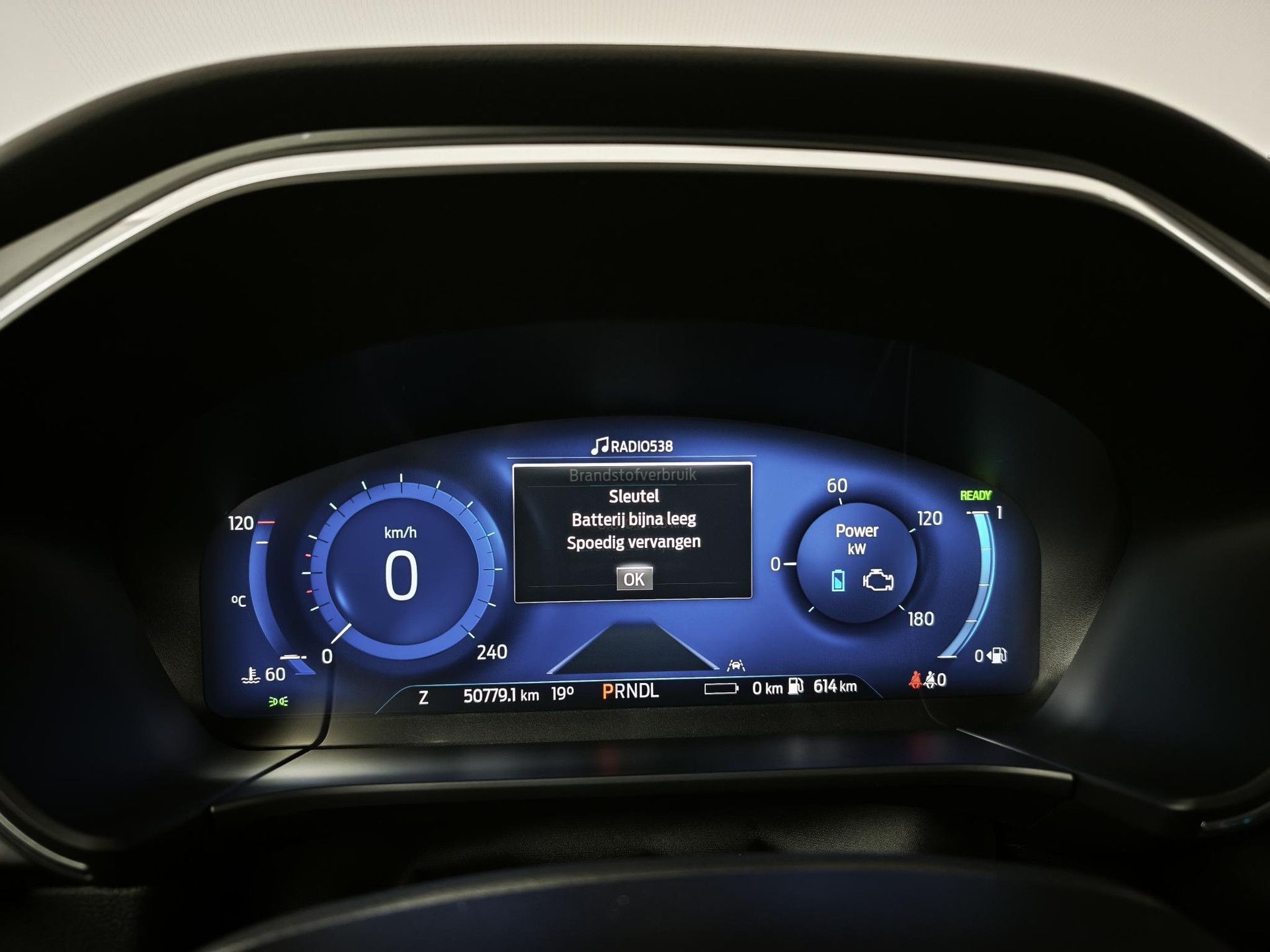 Ford Kuga met kenteken Z-949-FK – dashboard