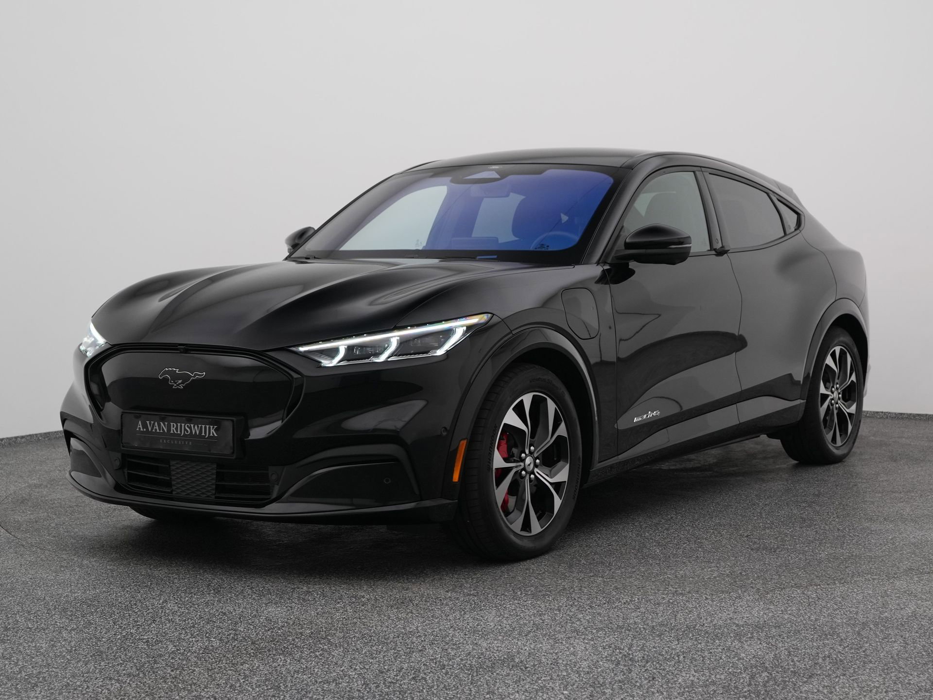 Ford Mustang met kenteken KKD-82-D – vooraanzicht