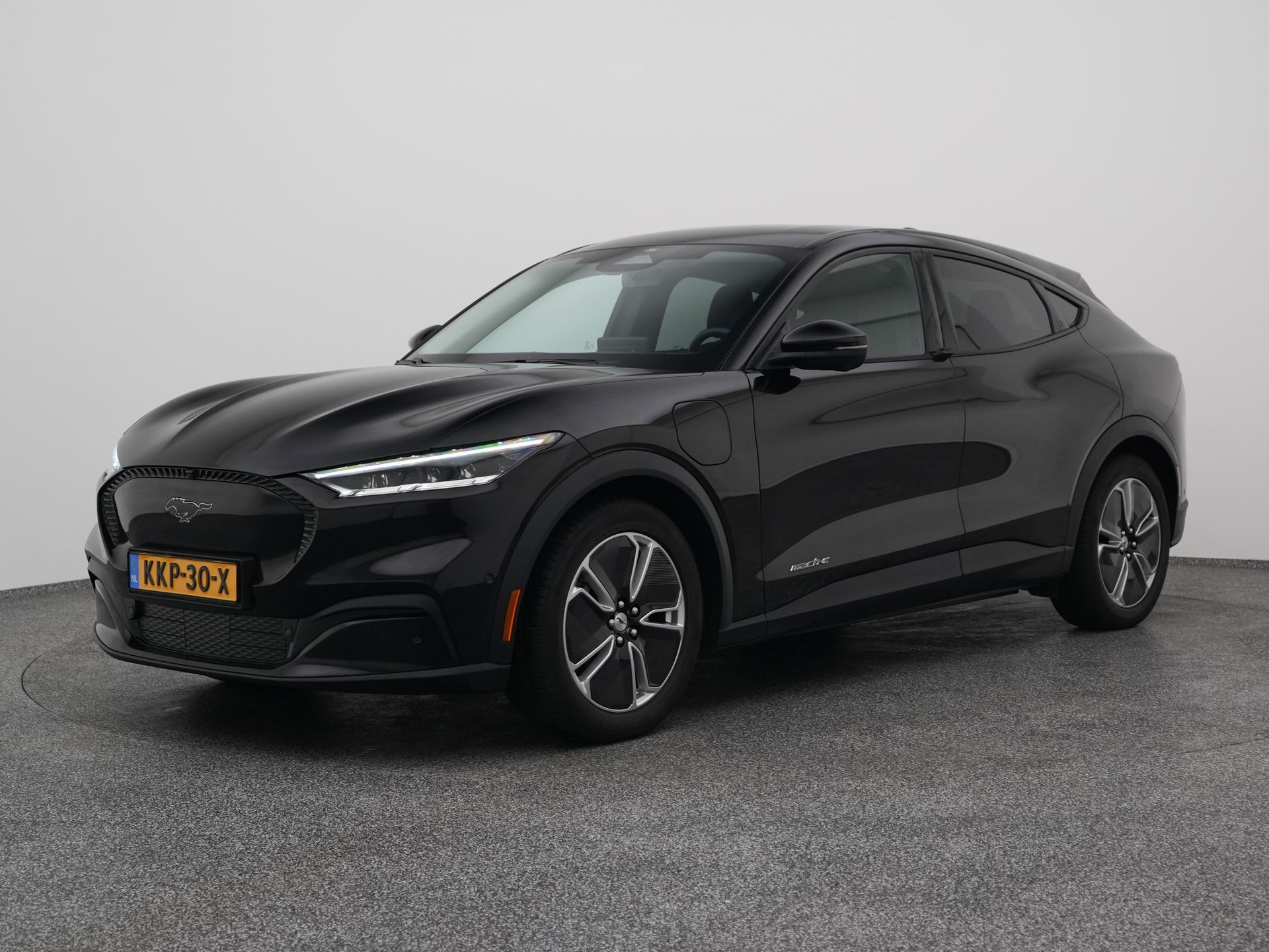 Ford Mustang met kenteken KKP-30-X – vooraanzicht