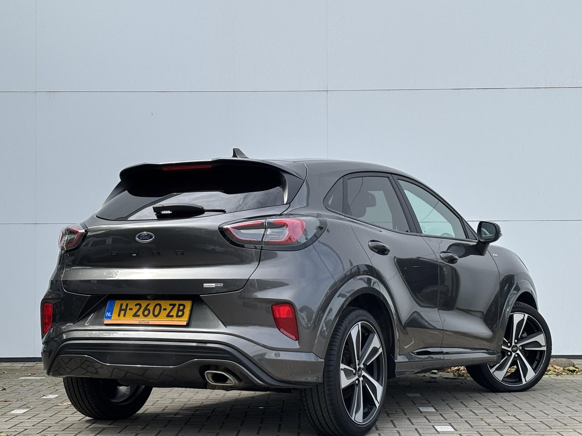 Ford Puma met kenteken H-260-ZB – achteraanzicht