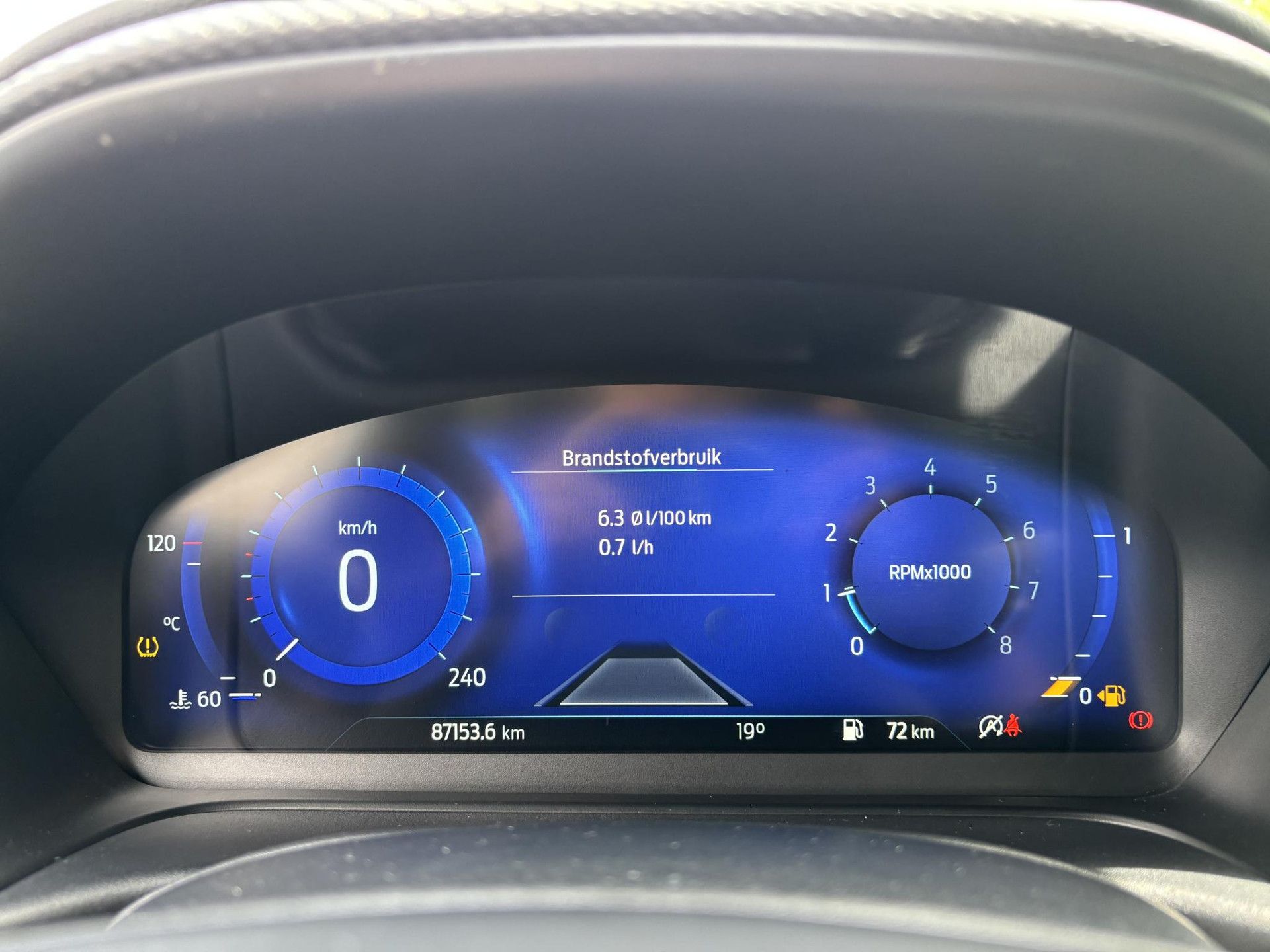 Ford Puma met kenteken H-260-ZB – dashboard