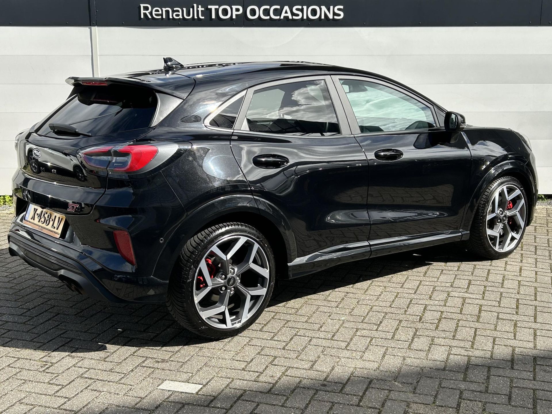 Ford Puma met kenteken X-458-LV – achteraanzicht