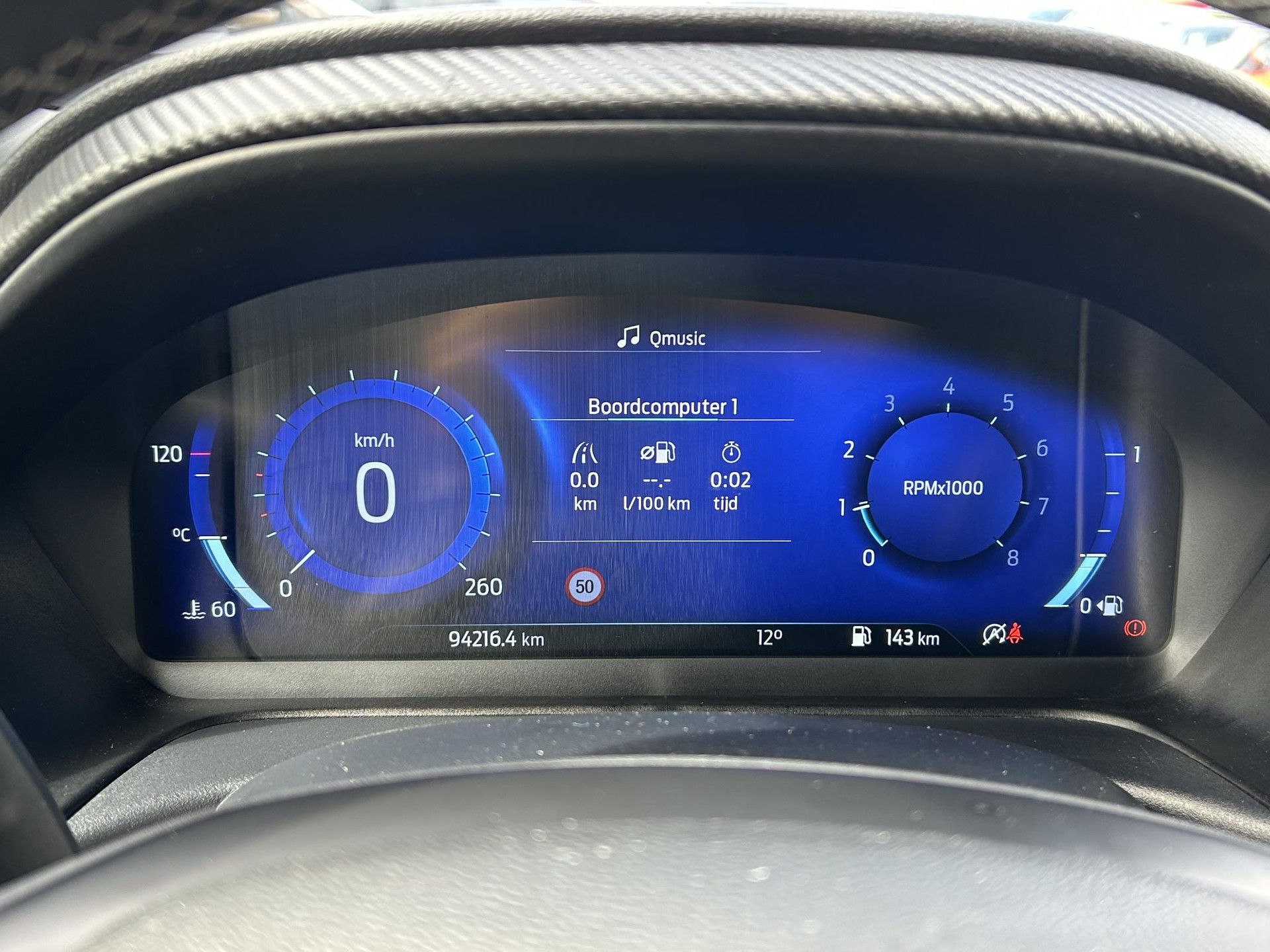 Ford Puma met kenteken X-458-LV – dashboard