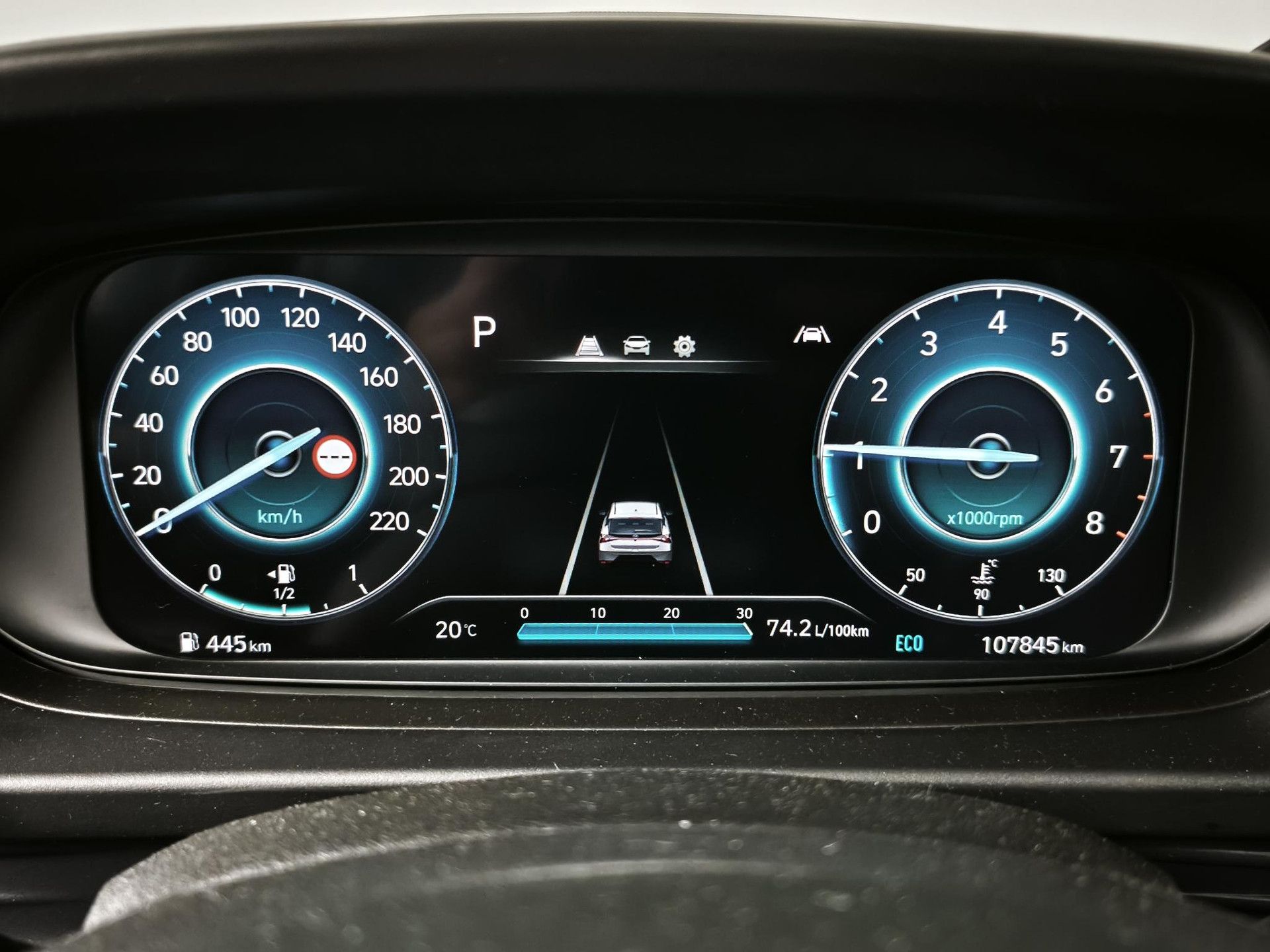 Hyundai i20 met kenteken P-767-PD – dashboard