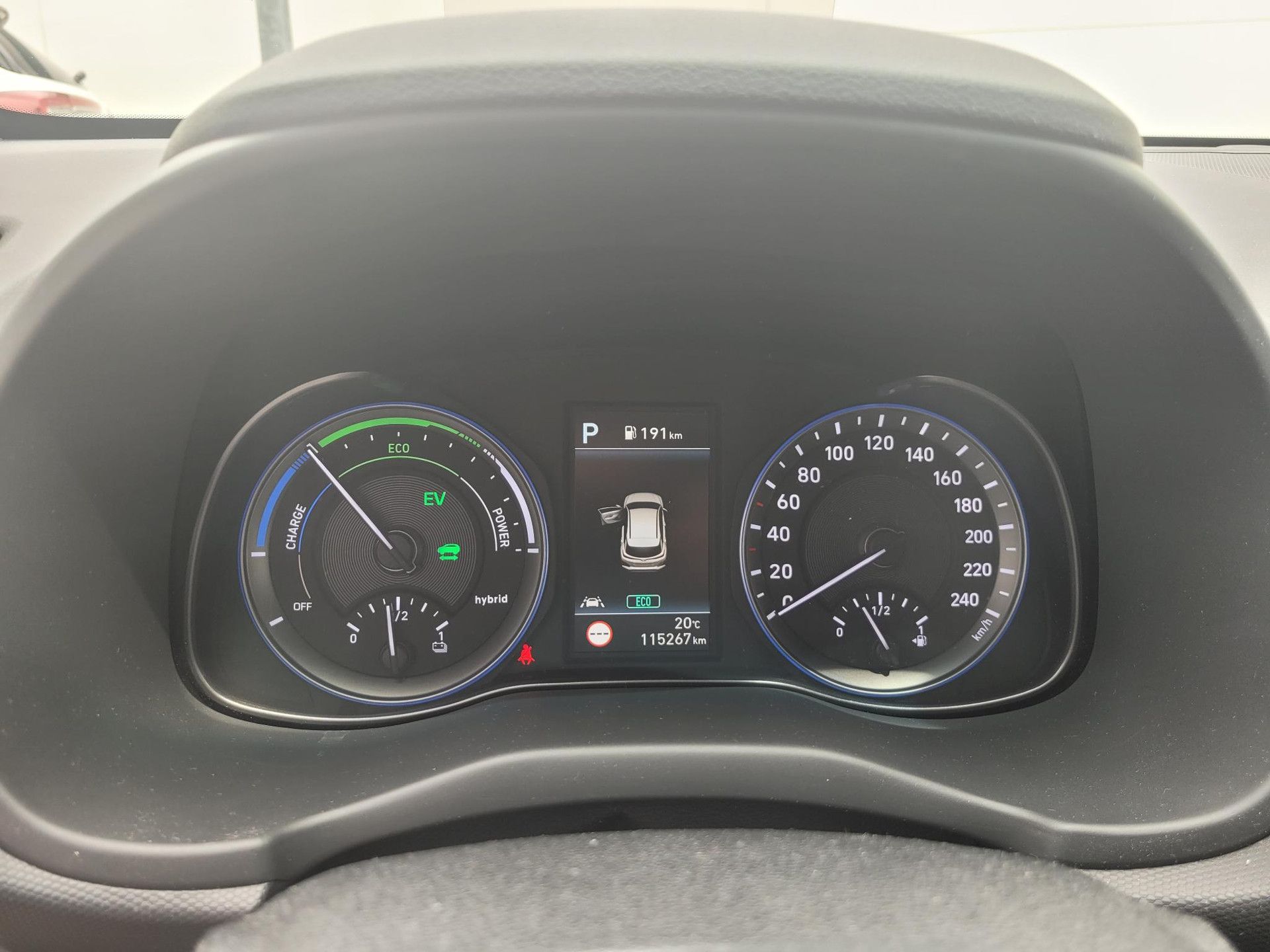 Hyundai Kona met kenteken J-169-JK – dashboard