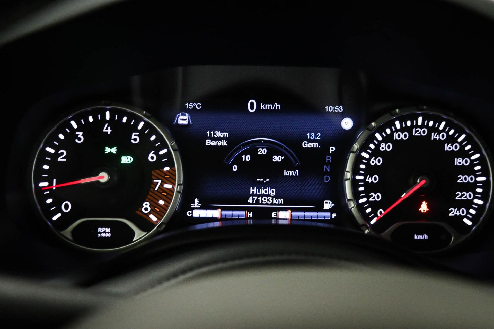 Jeep Renegade met kenteken N-801-LG – dashboard