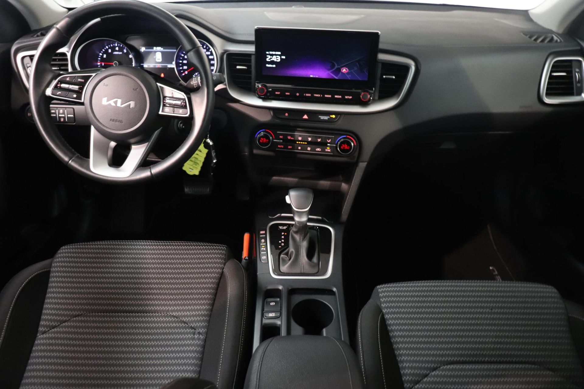 Kia Ceed met kenteken X-633-PK – interieur