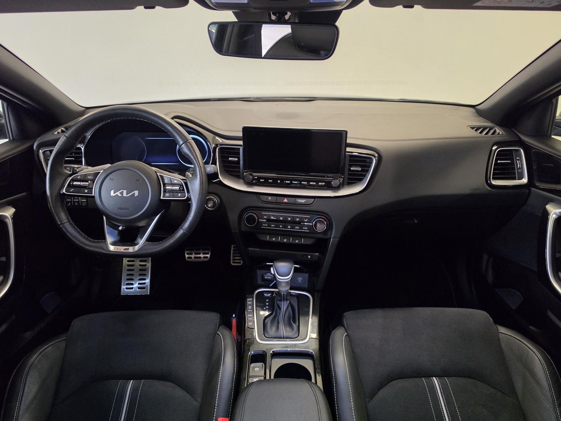 Kia CeedSportswagon met kenteken X-396-FZ – interieur