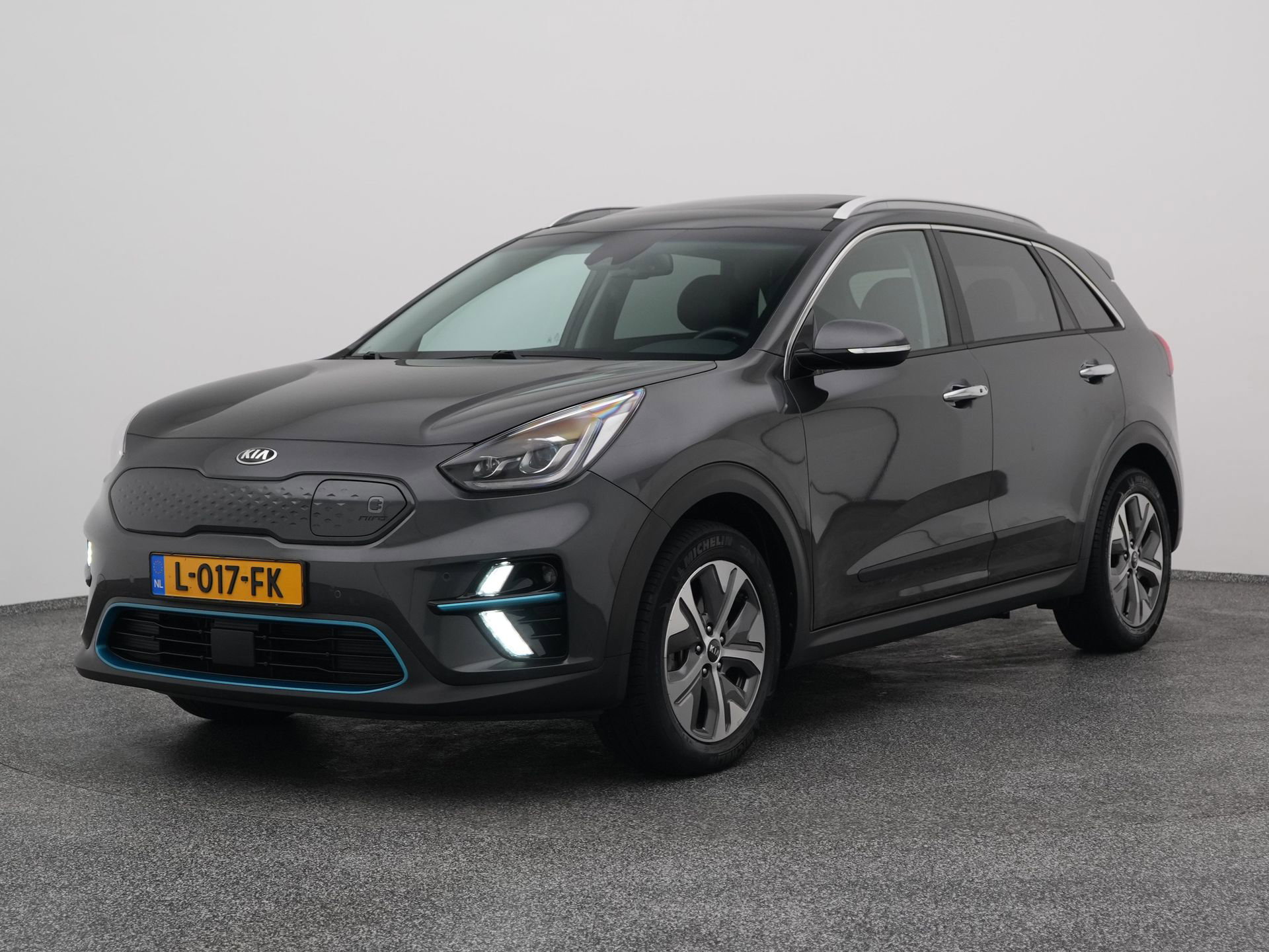 Kia e-Niro met kenteken L-017-FK – vooraanzicht