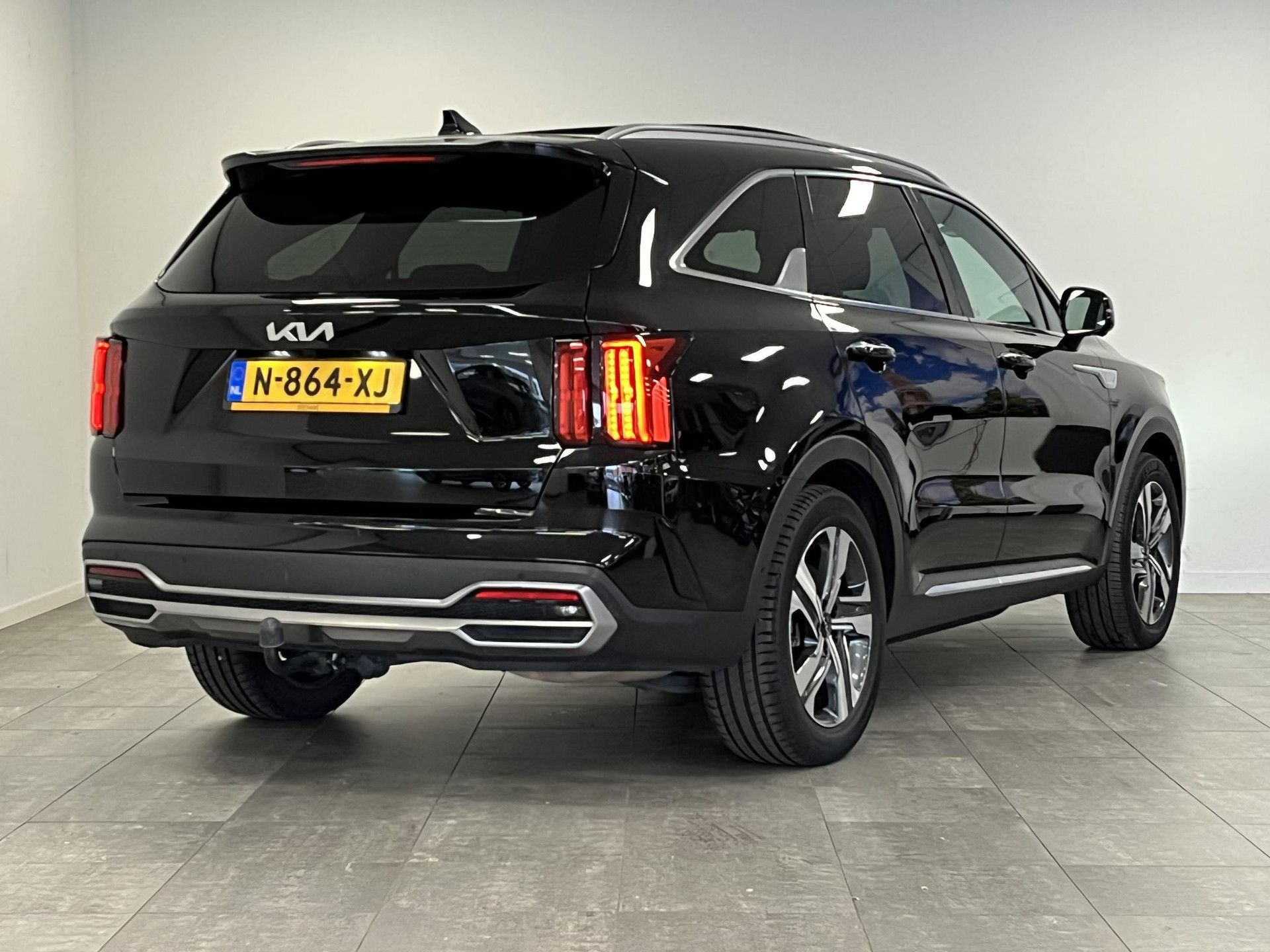 Kia Sorento met kenteken N-864-XJ – achteraanzicht
