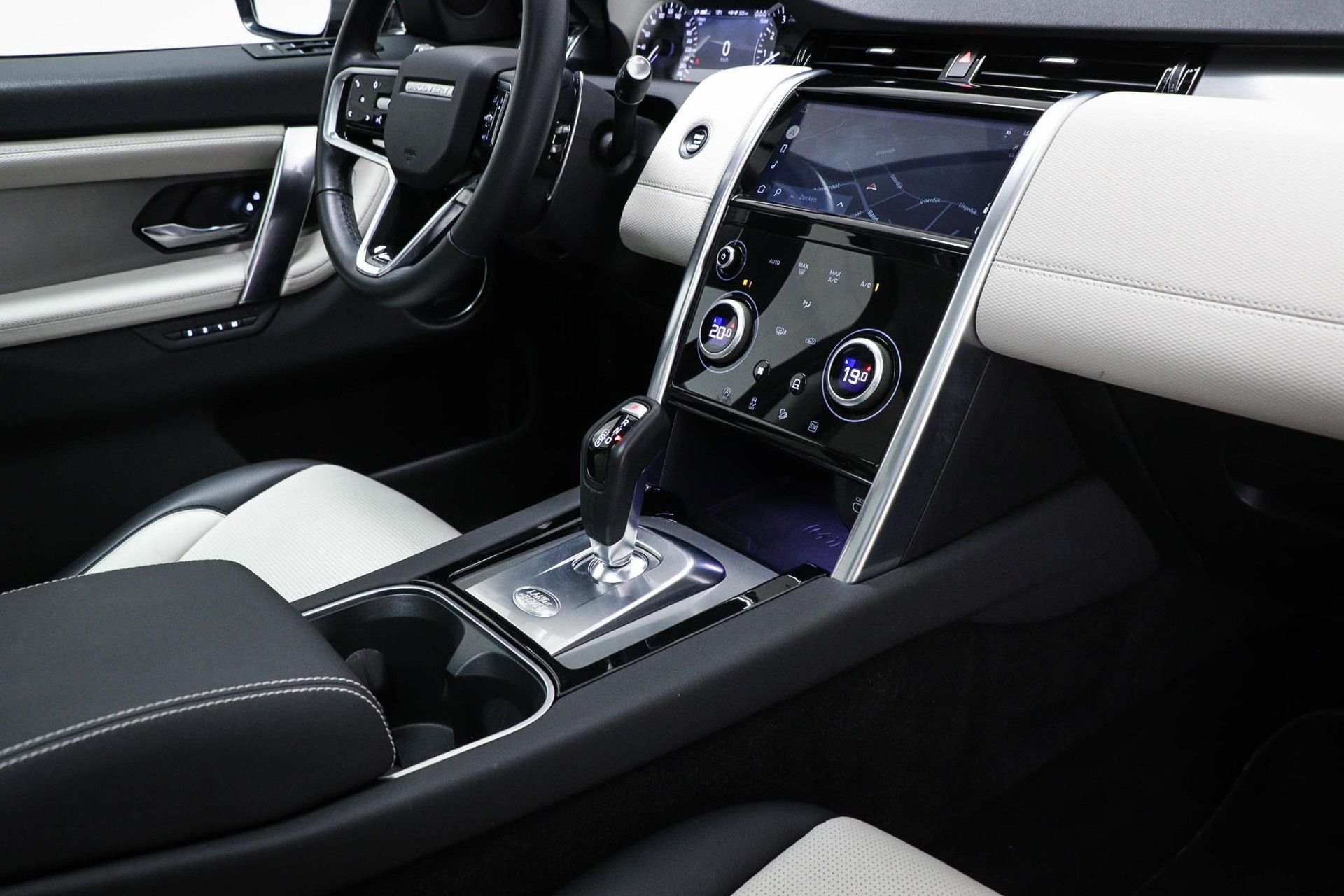 Land Rover RoverDiscoverySport met kenteken KBN-65-T – interieur