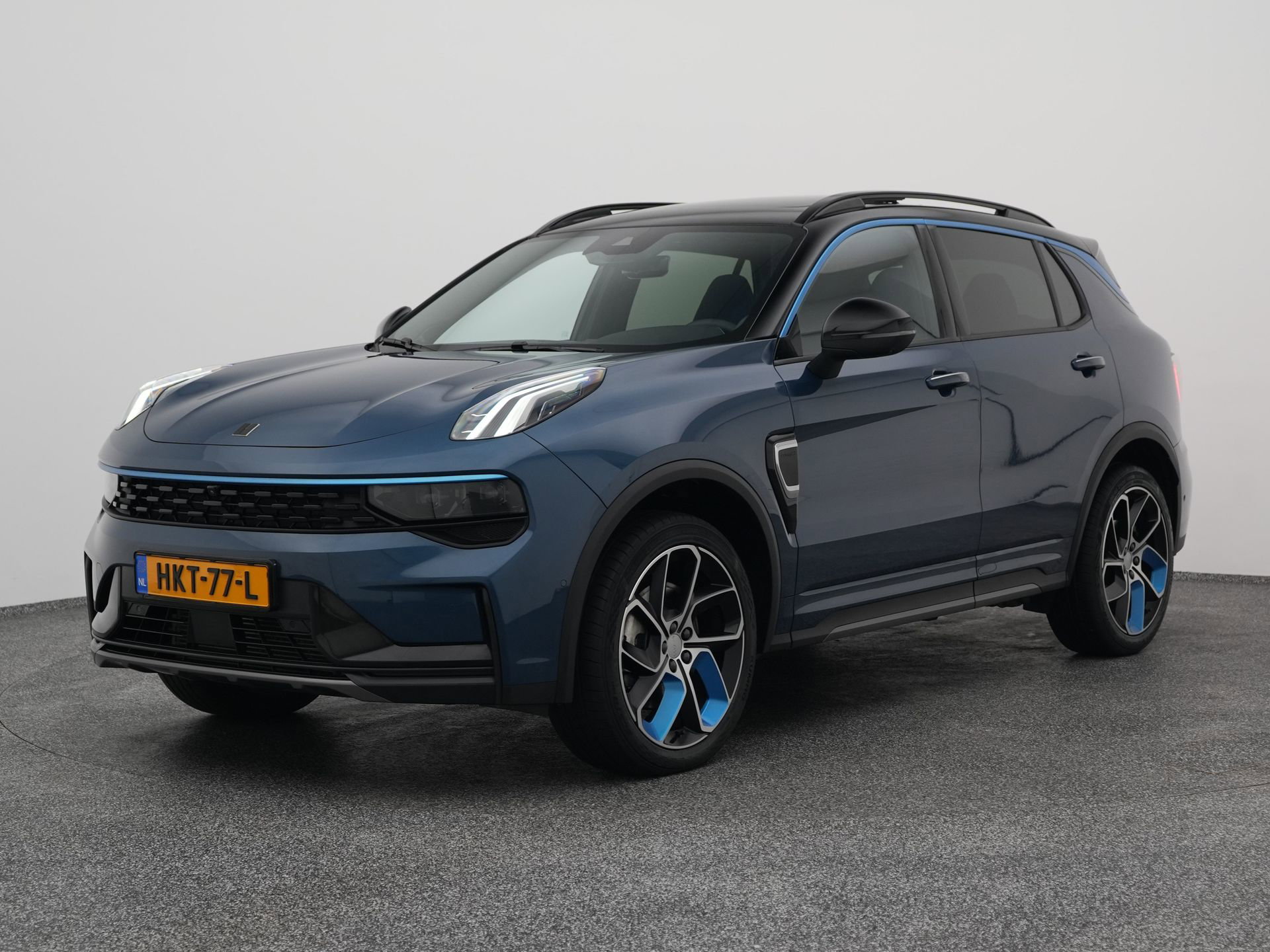 Lynk & Co 01 met kenteken HKT-77-L – vooraanzicht