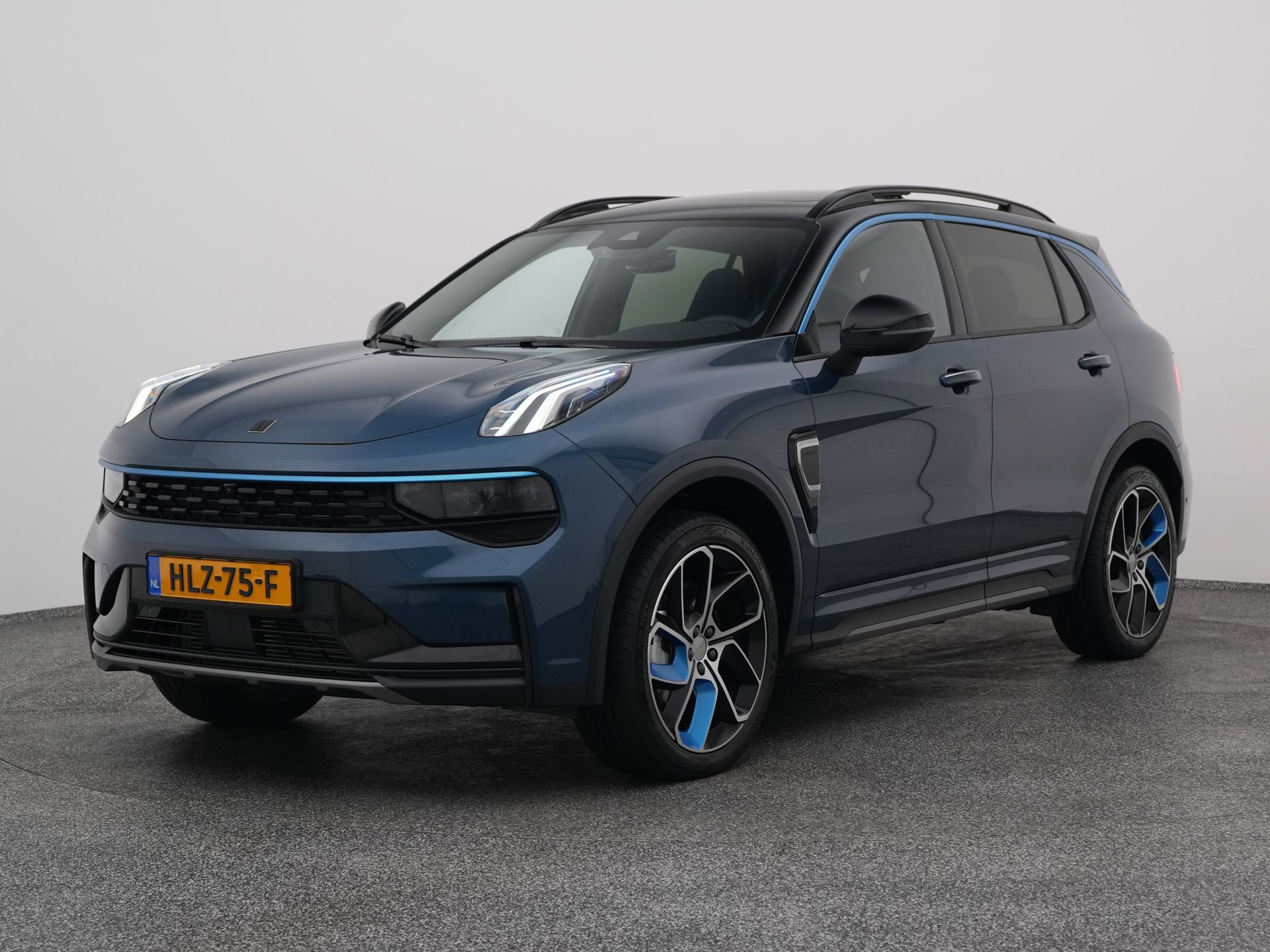 Lynk & Co 01 met kenteken HLZ-75-F – vooraanzicht