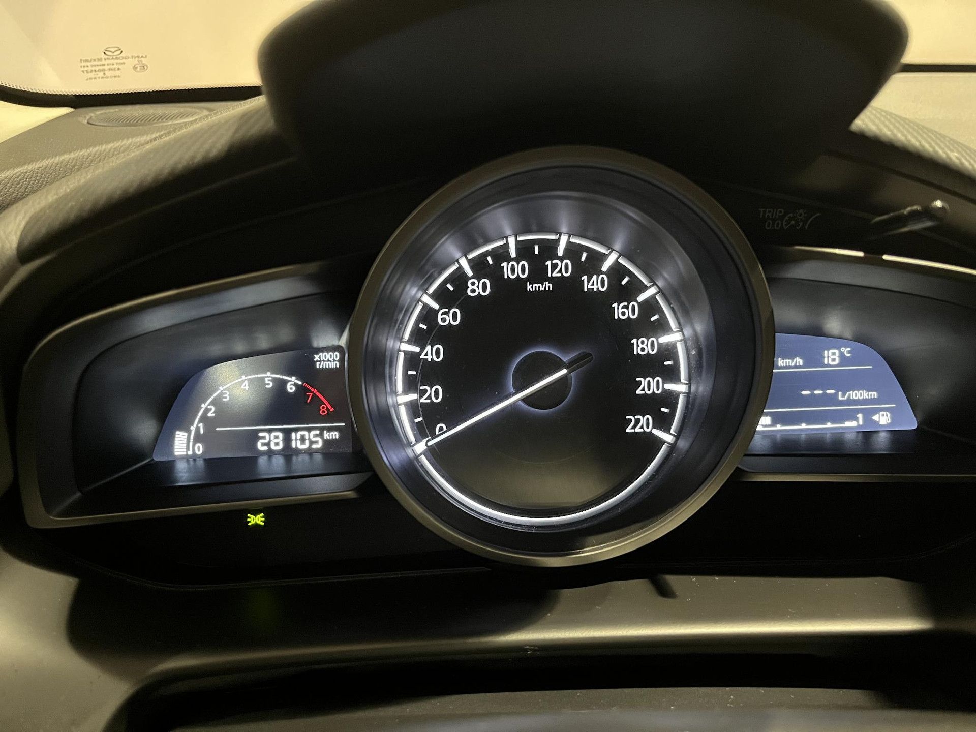 Mazda 2 met kenteken XK-601-P – dashboard