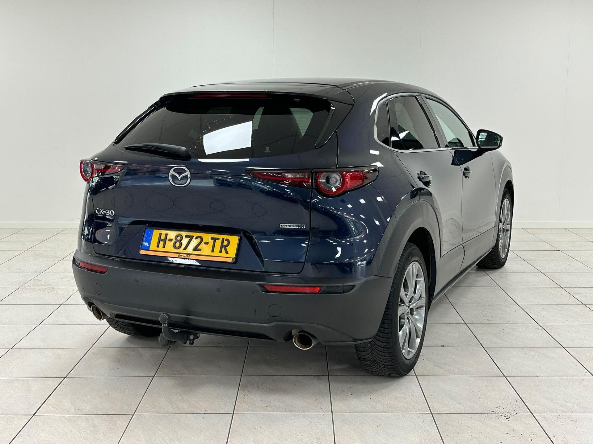 Mazda CX-30 met kenteken H-872-TR – achteraanzicht