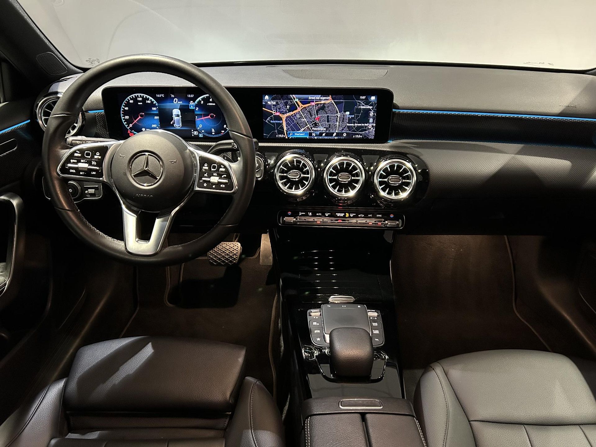 Mercedes-Benz A-Klasse met kenteken S-727-KK – interieur