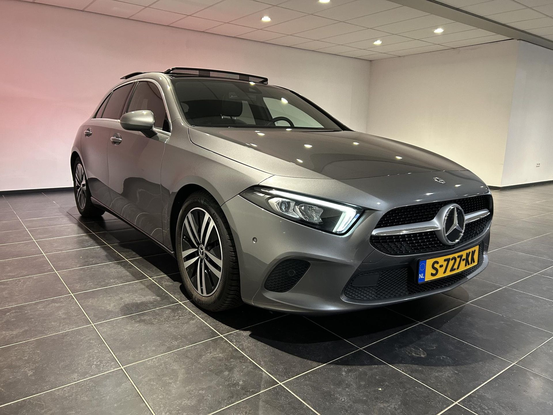 Mercedes-Benz A-Klasse met kenteken S-727-KK – detailfoto