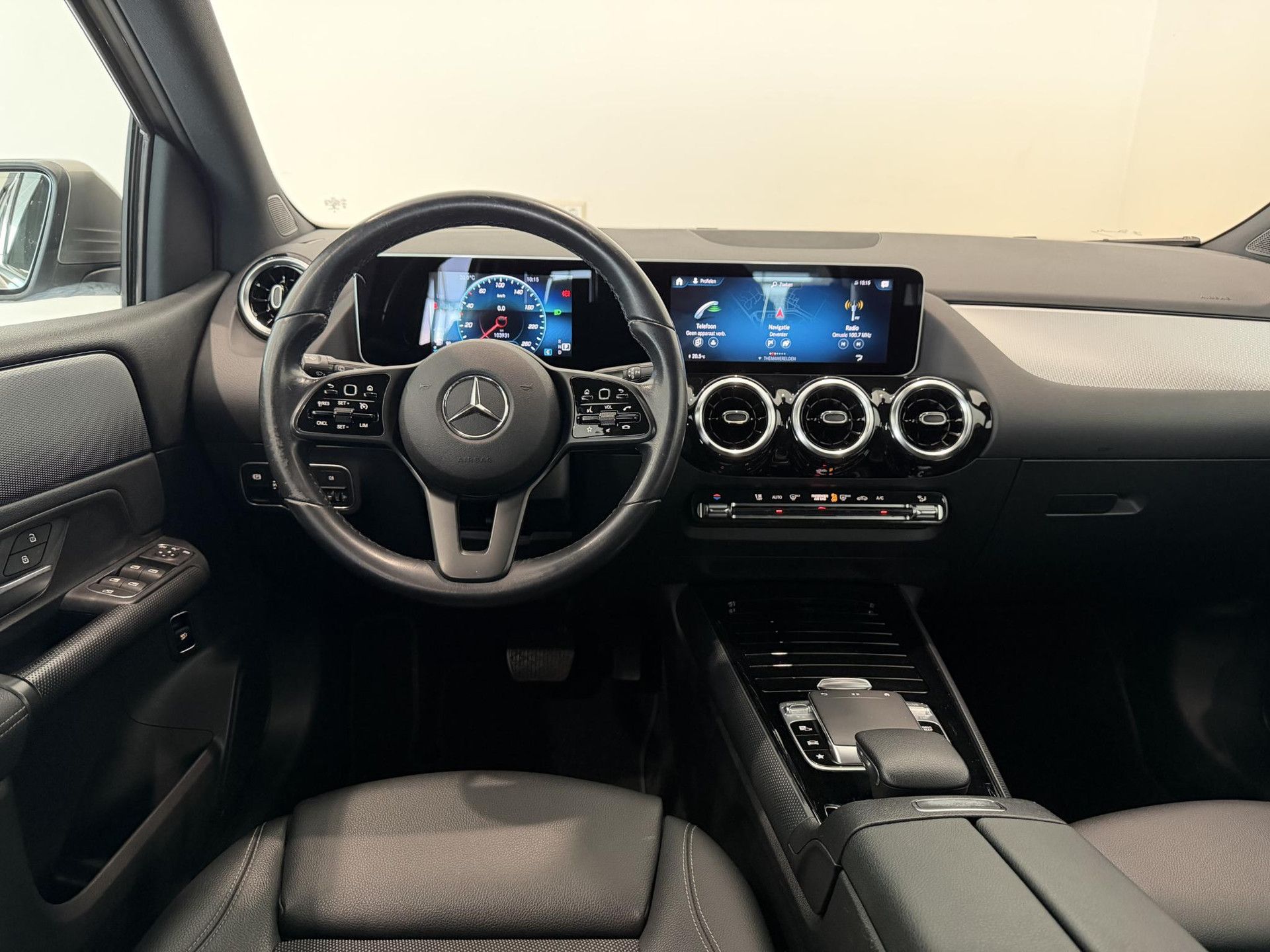 Mercedes-Benz B-Klasse met kenteken J-668-HS – interieur