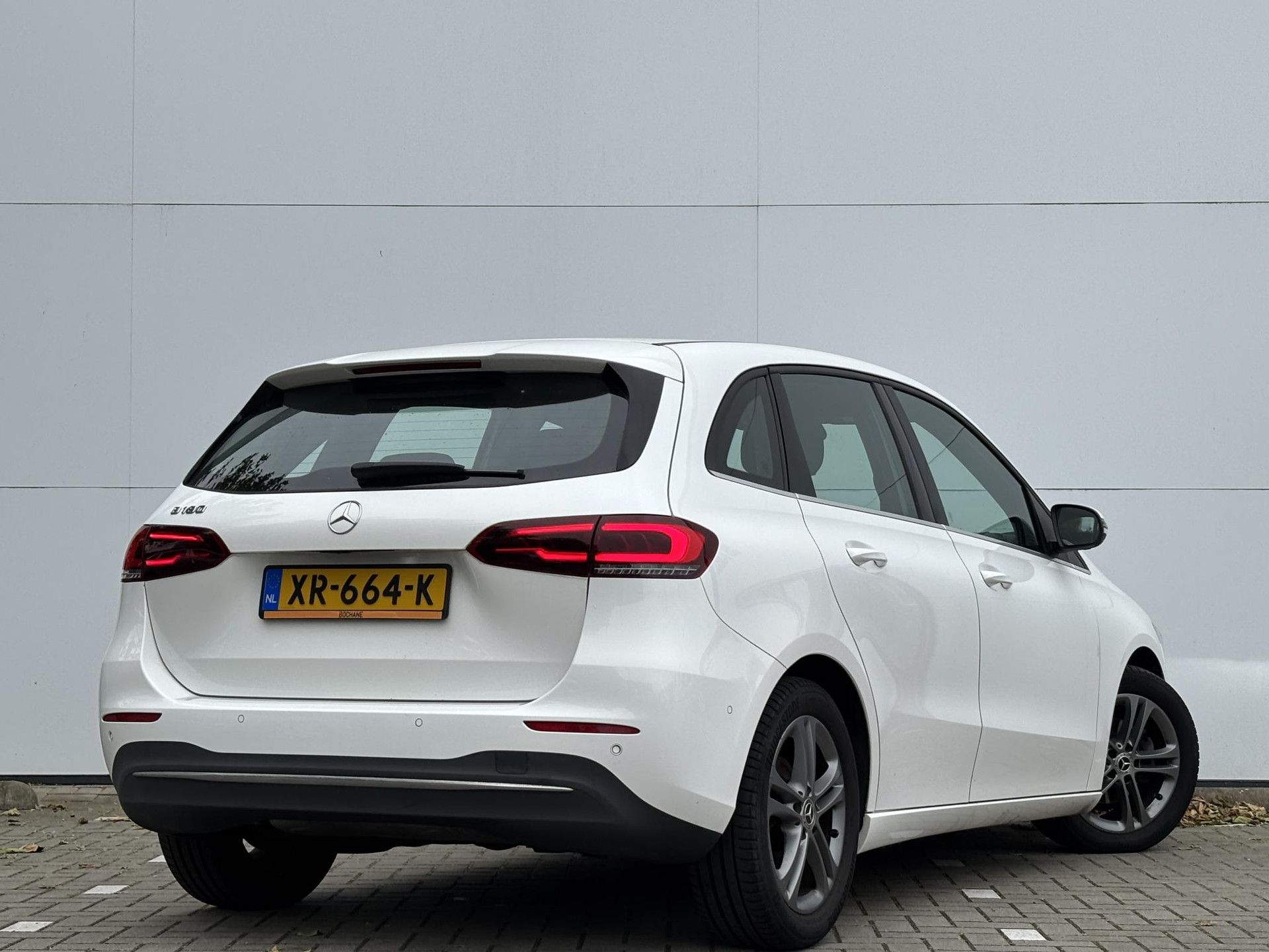 Mercedes-Benz B-Klasse met kenteken XR-664-K – achteraanzicht