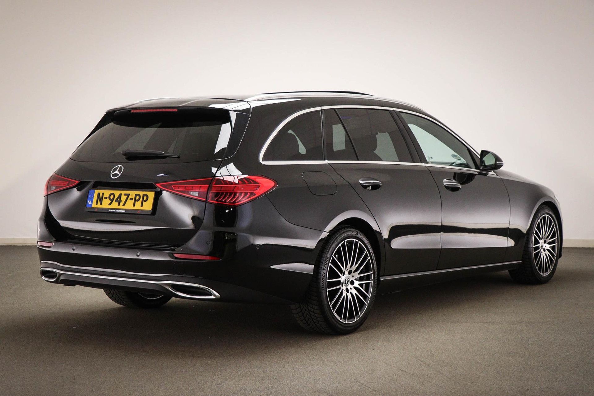 Mercedes-Benz C-Klasse met kenteken N-947-PP – achteraanzicht