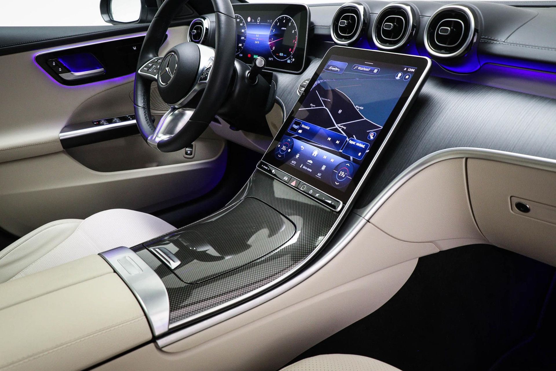 Mercedes-Benz C-Klasse met kenteken N-947-PP – interieur